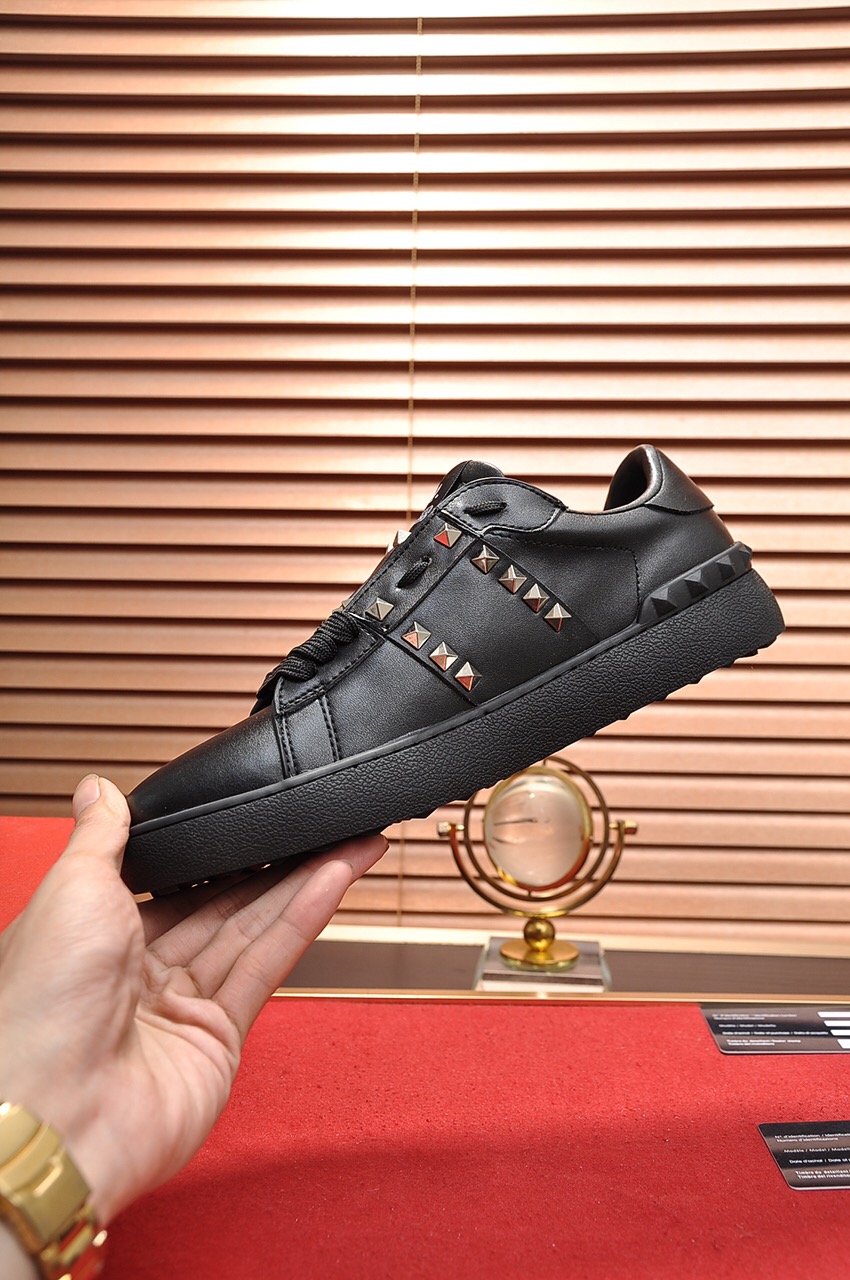 Valentino Garavani Rockstud Untitled calfskin sneaker 8 - vstockx