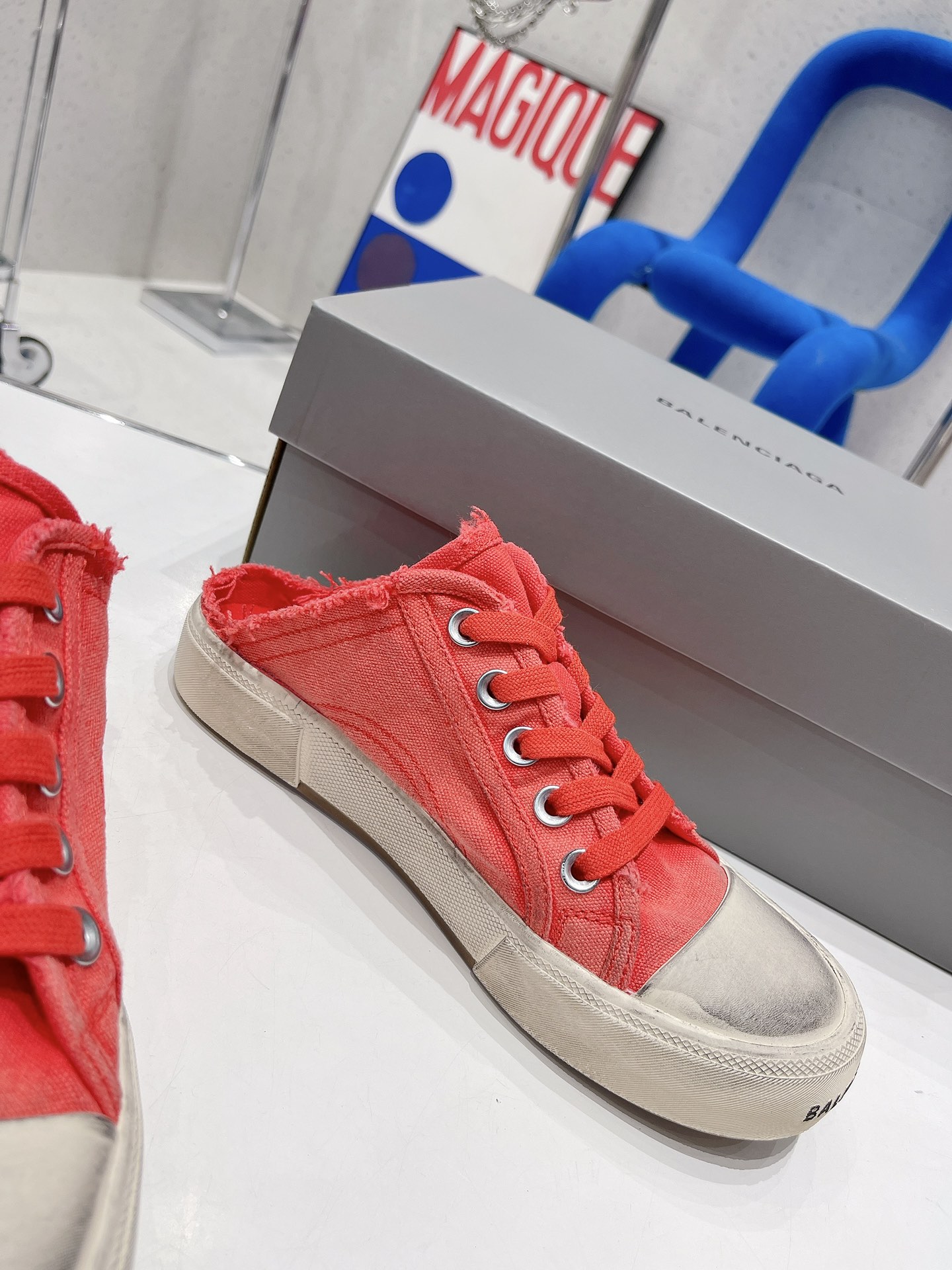 Balenciaga Paris Sneaker 3 - vstockx