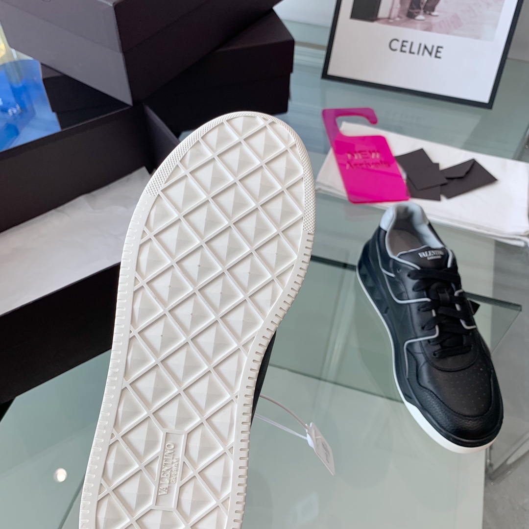 VALENTINO GARAVANI ONE STUD SNEAKER 5 - vstockx