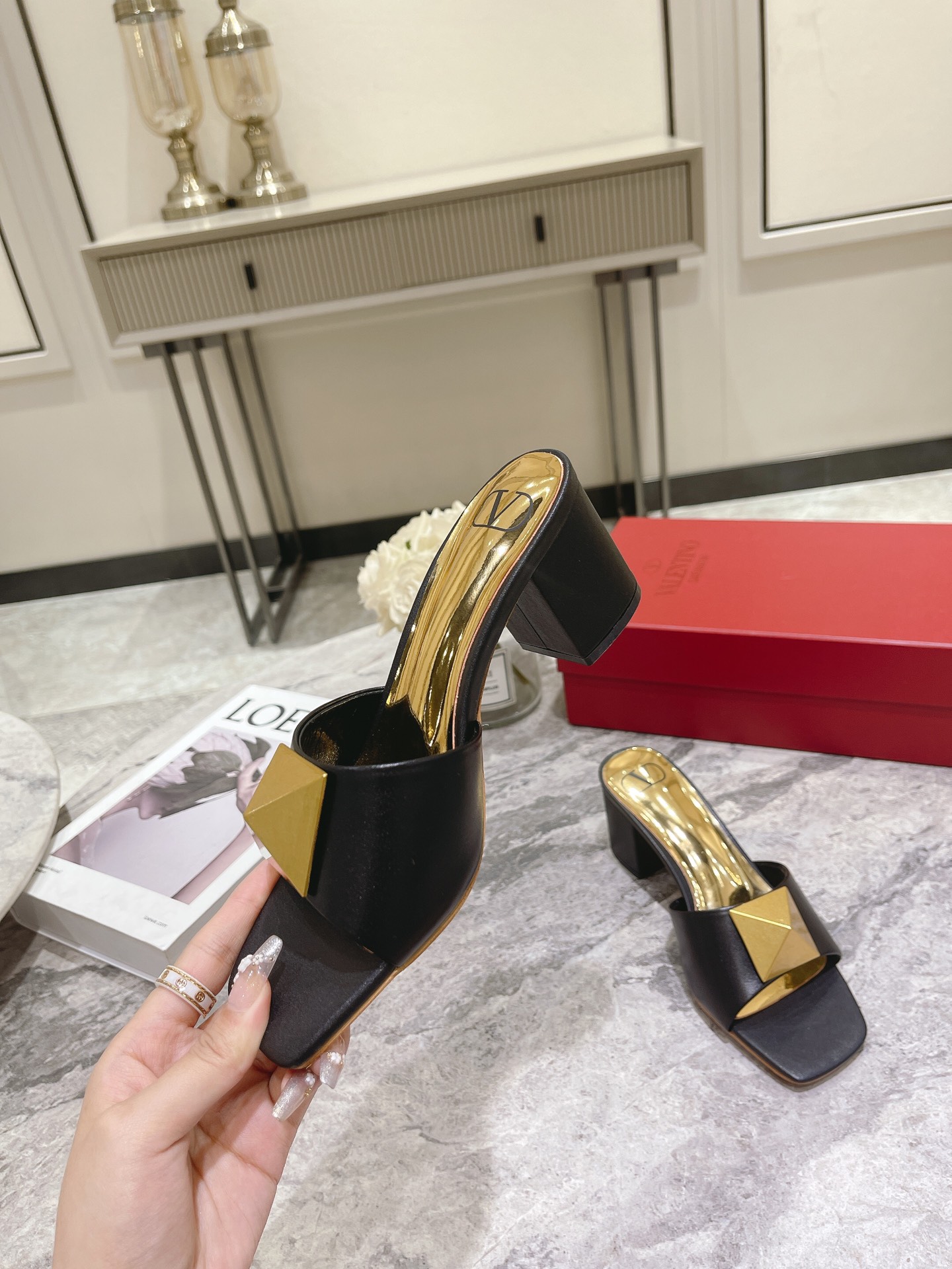 VALENTINO GARAVANI Roman Stud WOMEN 6 - vstockx