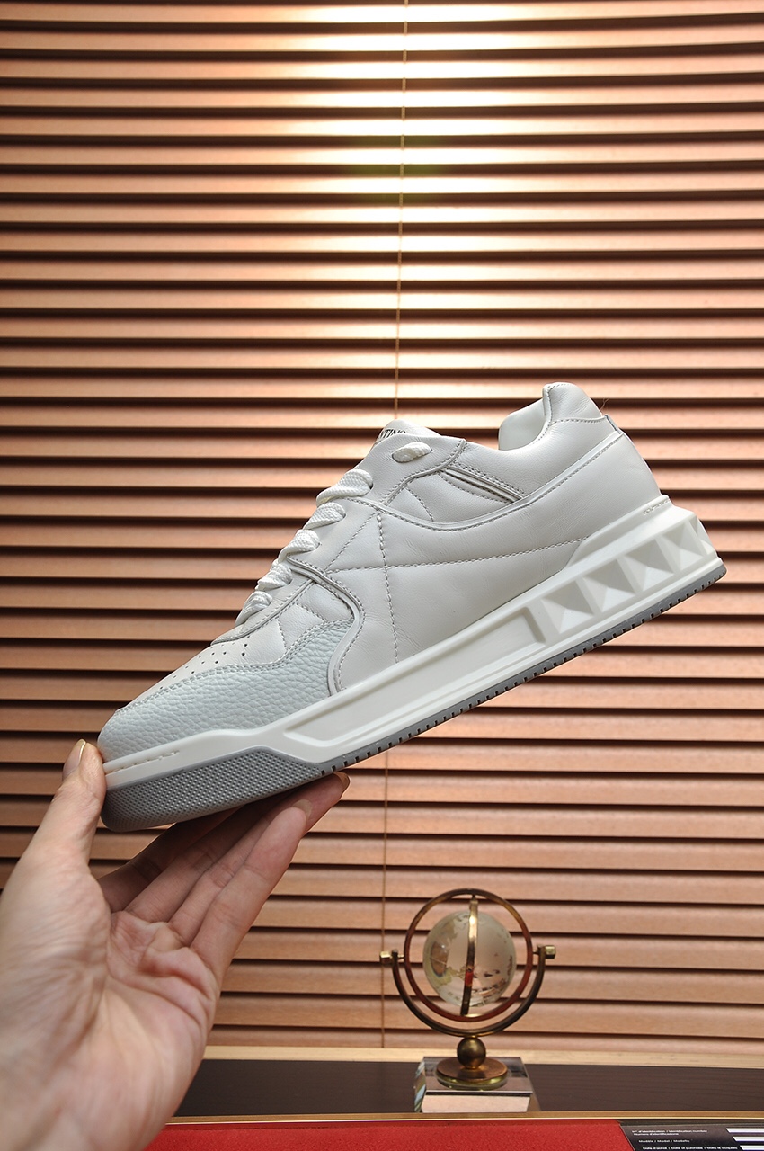 Valentino Garavani One Stud Low-top sneakers 7 - vstockx