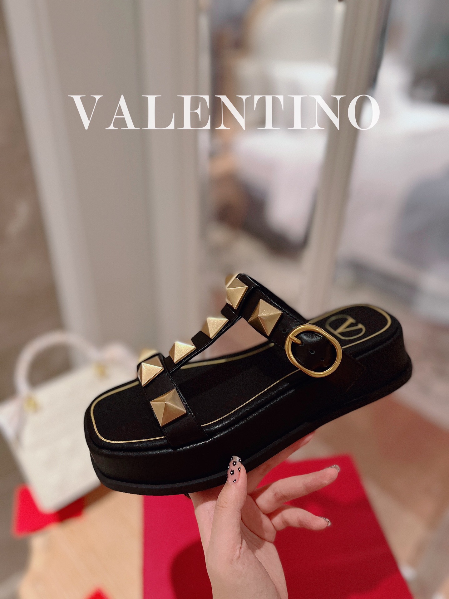 VALENTINO GARAVANI Roman Stud WOMEN 1 - vstockx