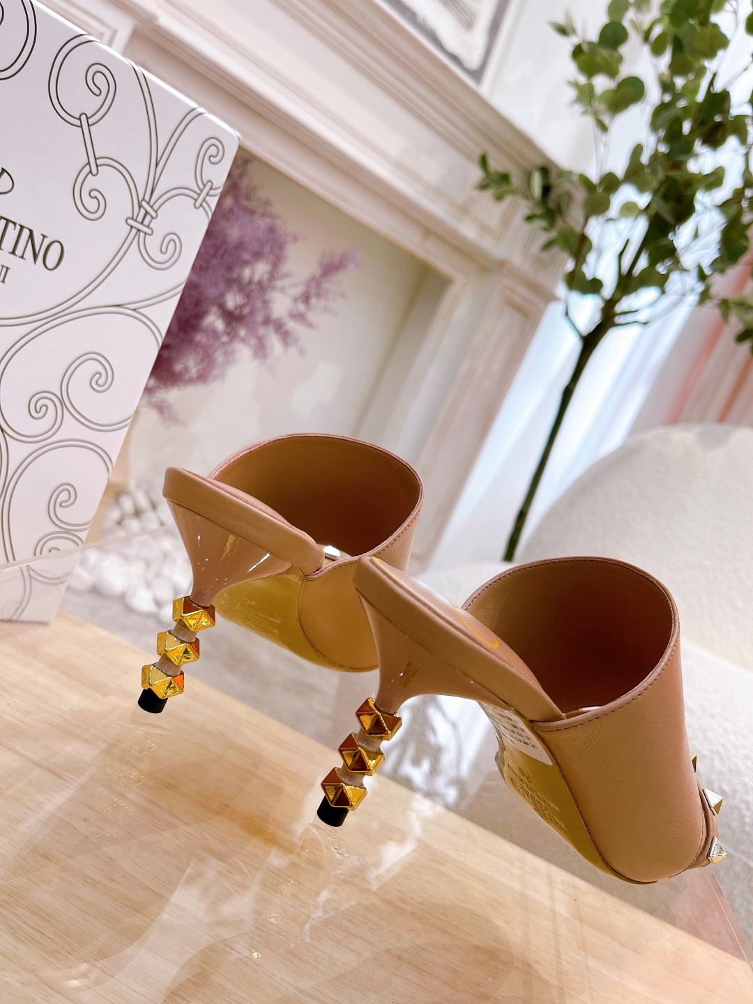 VALENTINO GARAVANI ROMAN STUD WOMEN 11 - vstockx