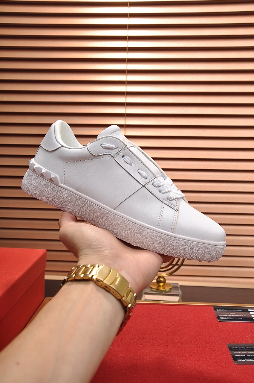 Valentino Garavani Rockstud Untitled calfskin sneaker 33 - vstockx