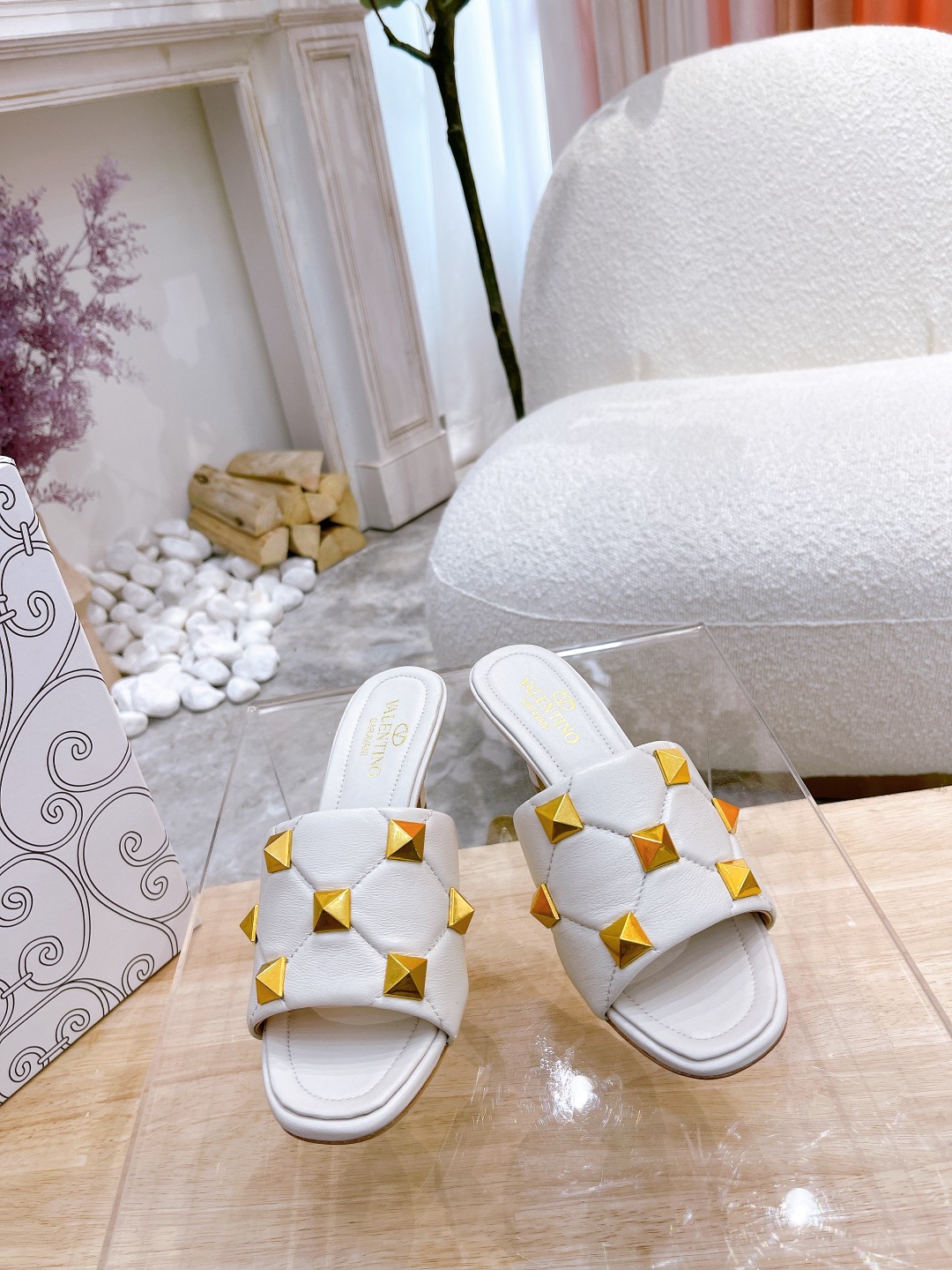 VALENTINO GARAVANI Roman Stud WOMEN 34 - vstockx