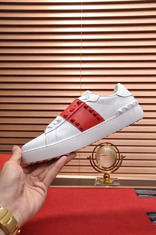 Valentino Garavani Rockstud Untitled calfskin sneaker 2 - vstockx