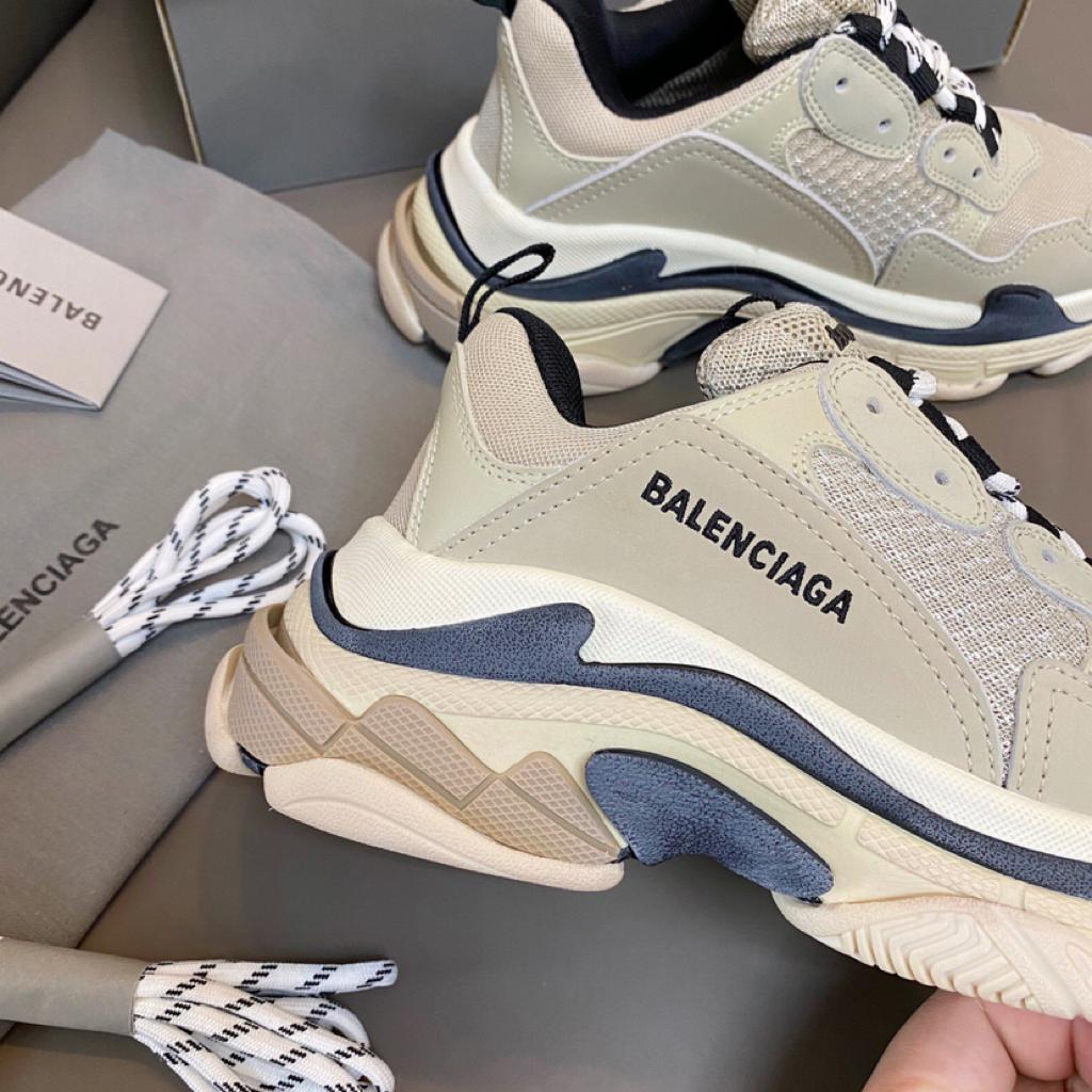 Balenciaga Triple S Vanille (W) - vstockx