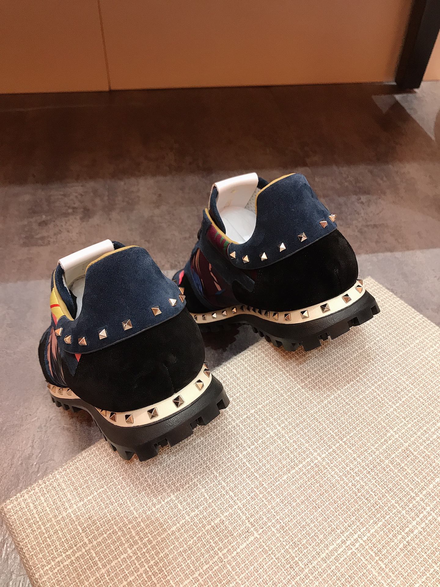 Valentino Garavani Rockrunner camouflage-print sneakers 21 - vstockx