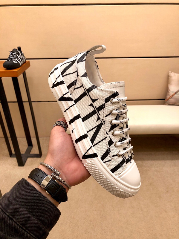 Valentino Garavani Giggies VLTN TIMES low-top sneakers 10 - vstockx