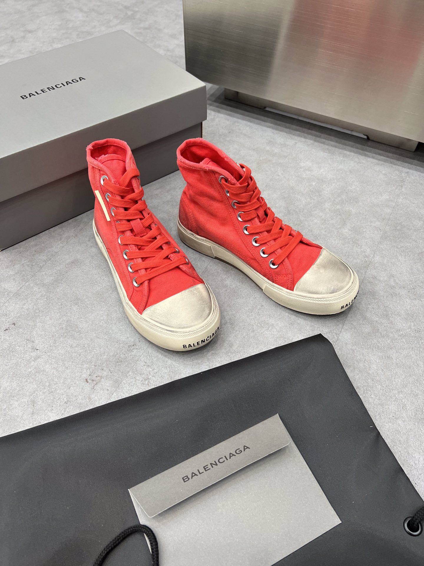 Balenciaga Paris Sneaker 4 - vstockx
