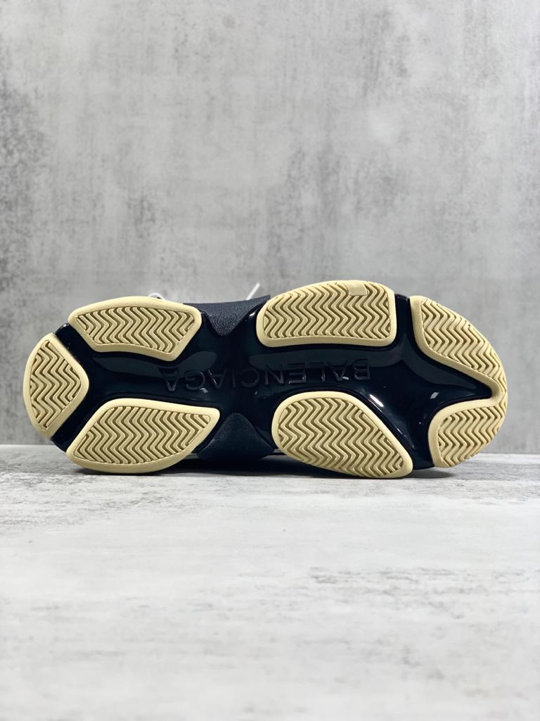 Balenciaga Triple S Silver Red (2018) - vstockx