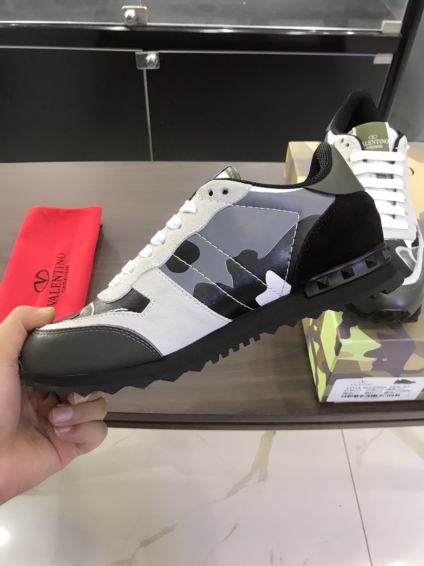 Valentino Garavani Rockrunner camouflage-print sneakers 3 - vstockx