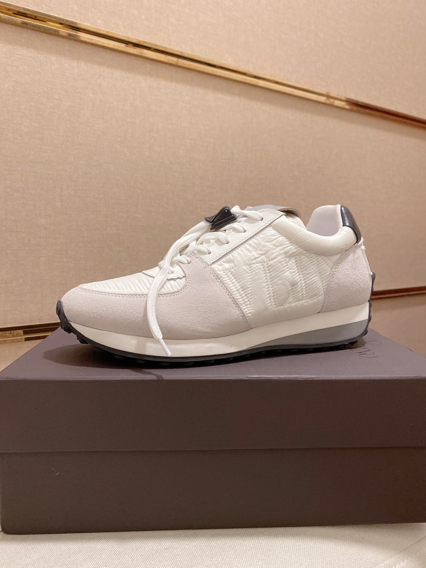Valentino Garavani Low-top sneakers 11 - vstockx