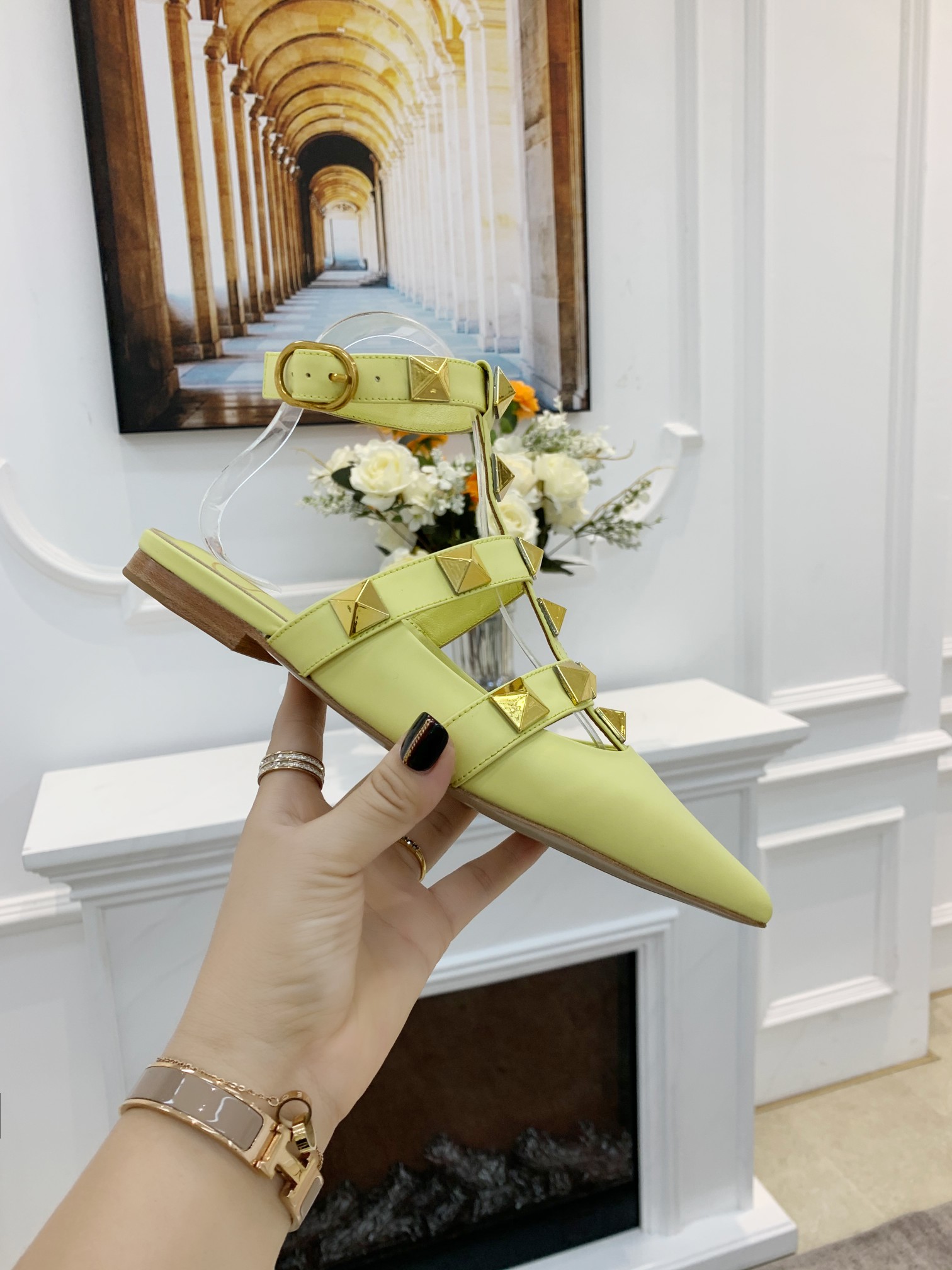 VALENTINO GARAVANI Roman Stud WOMEN 33 - vstockx