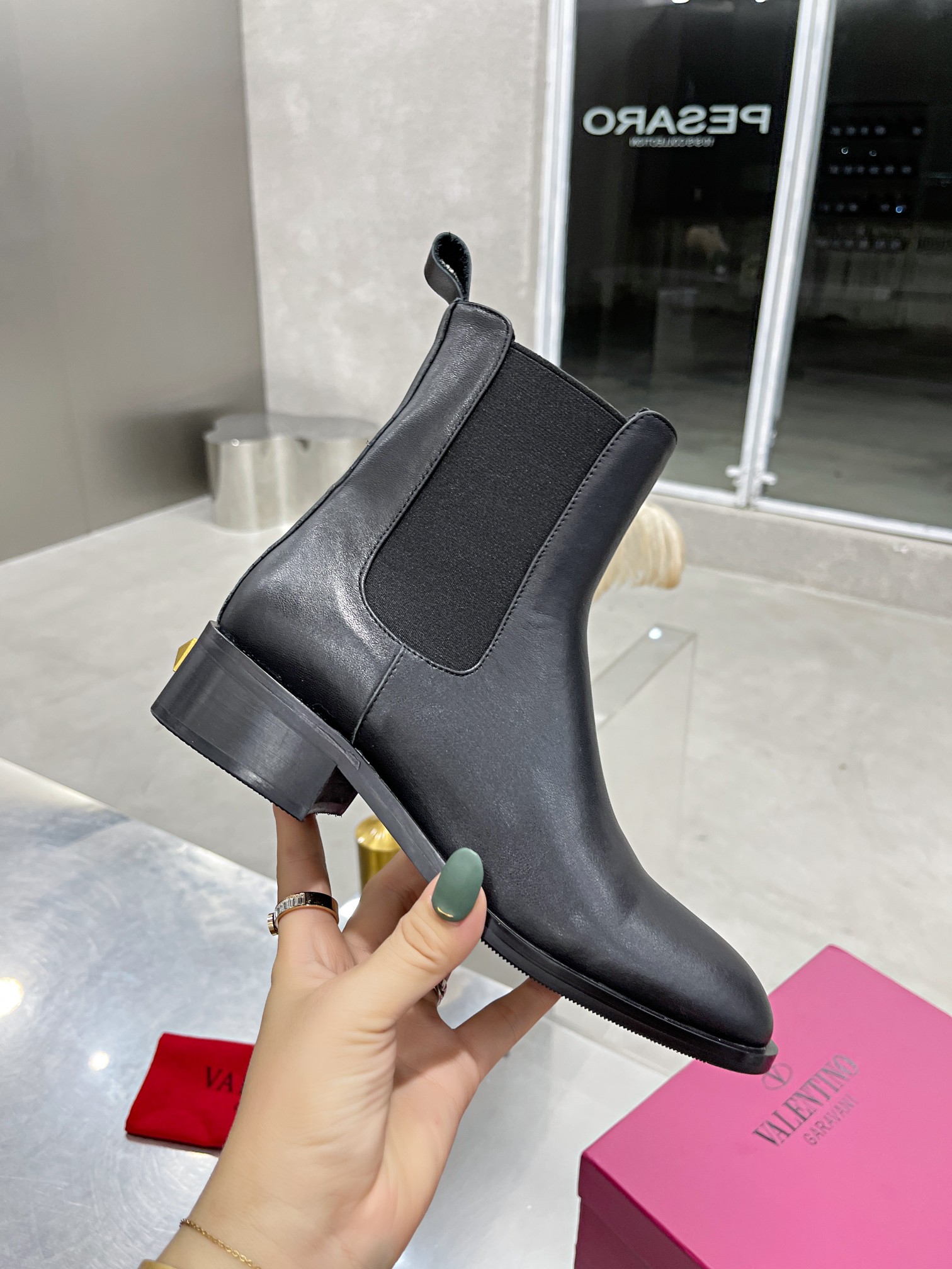 VALENTINO GARAVANI Roman Stud BOOT WOMEN 29 - vstockx