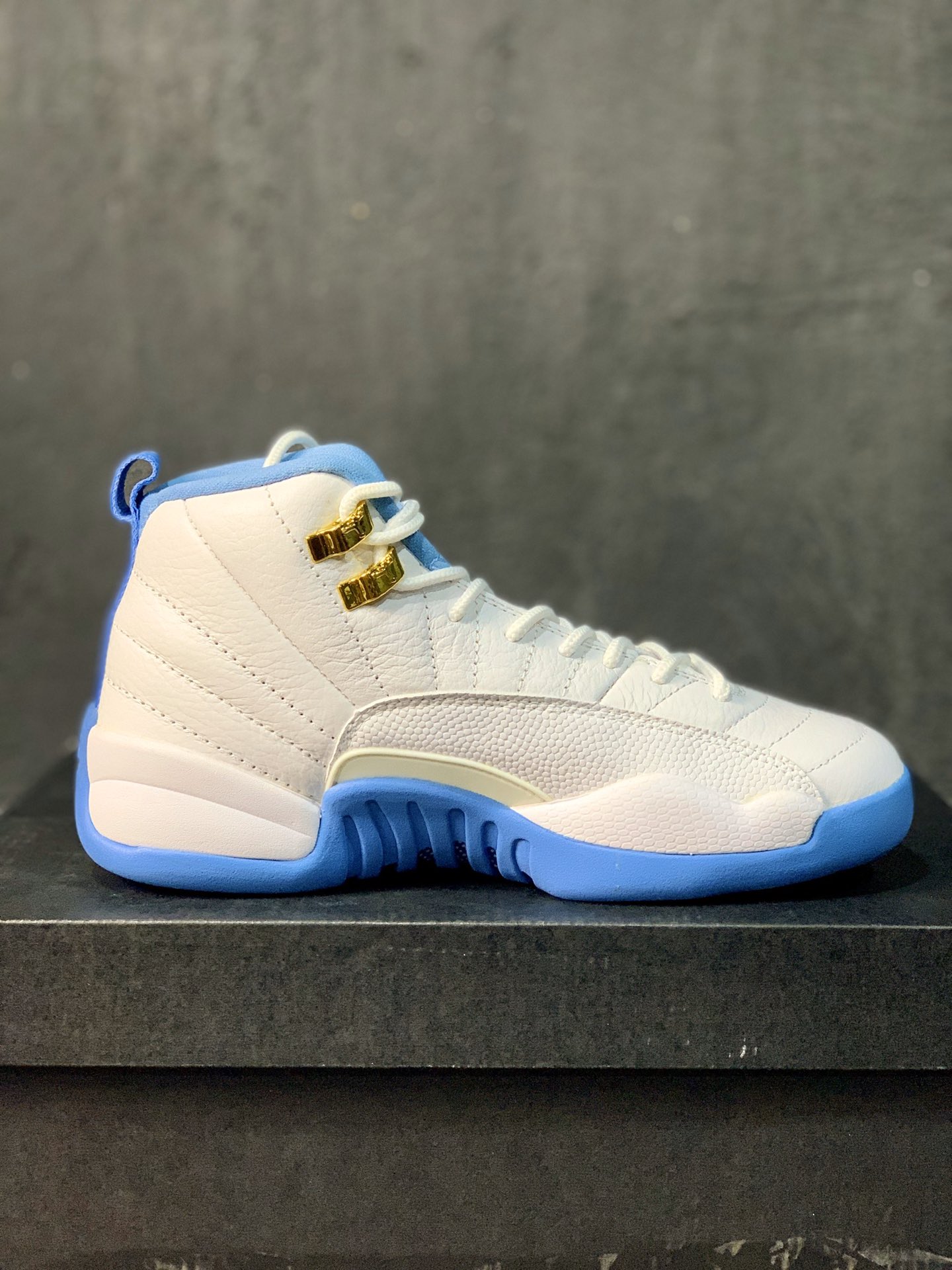 Jordan 12 Retro University Blue 2016 - vstockx