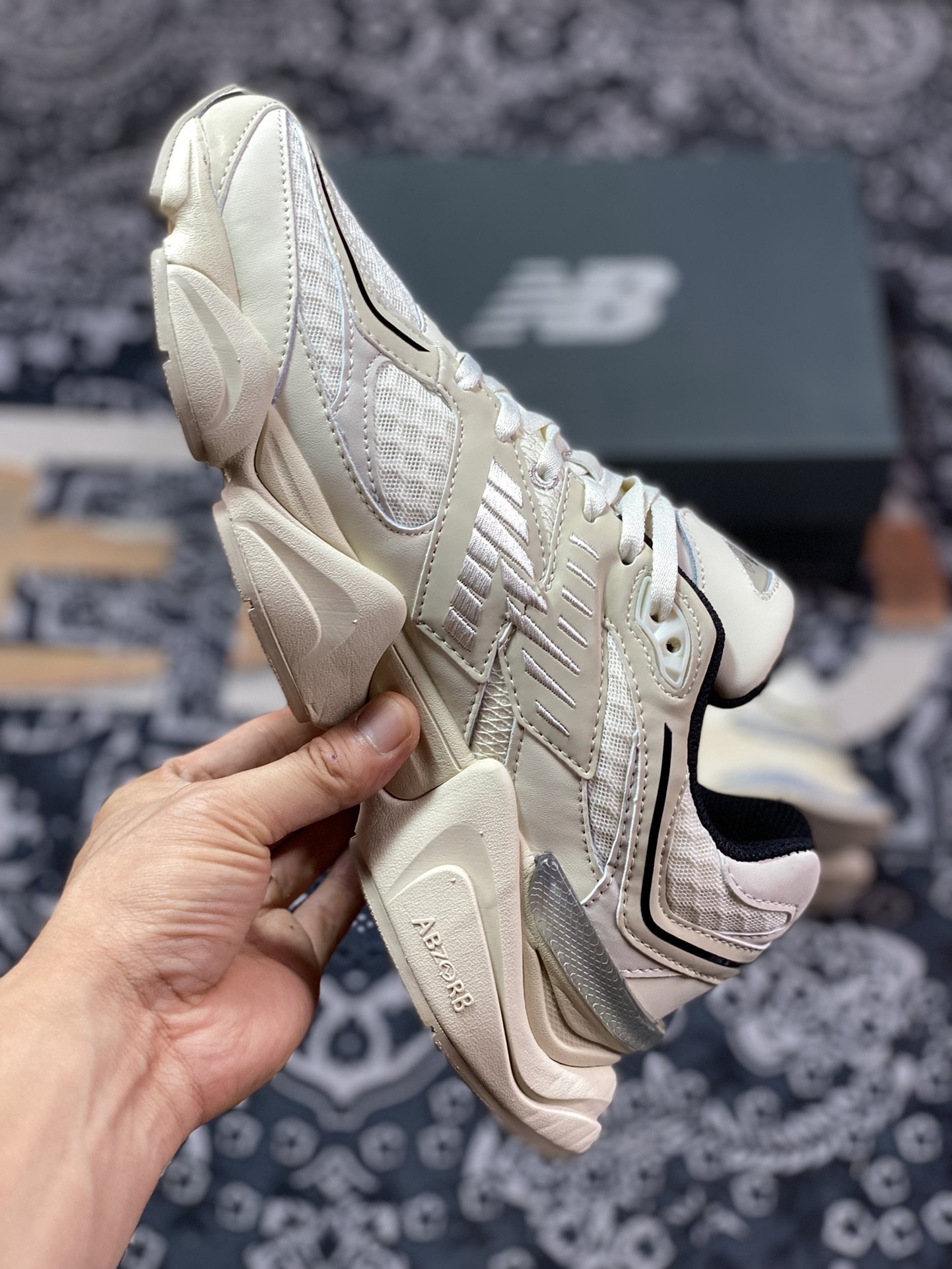 New Balance 9060 Turtledove Black Silver Metallic - vstockx