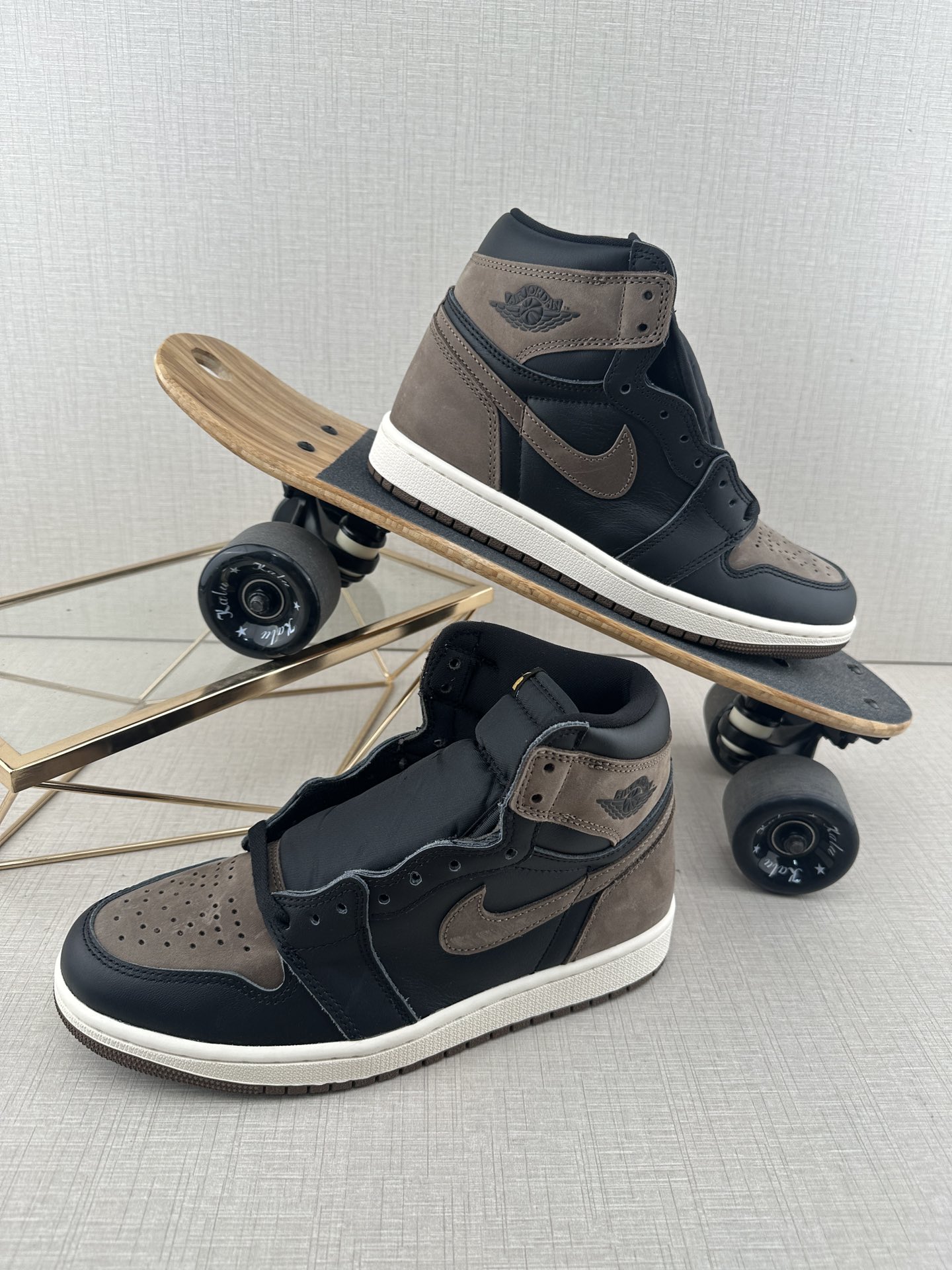 Jordan 1 Retro High OG Palomino - vstockx