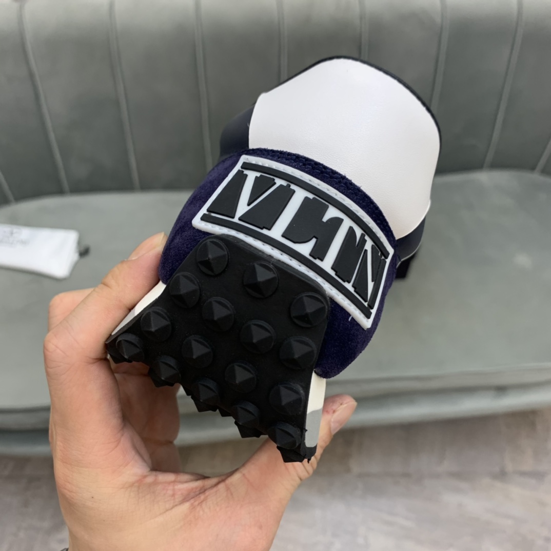 Valentino Garavani Low-top sneakers 2 - vstockx