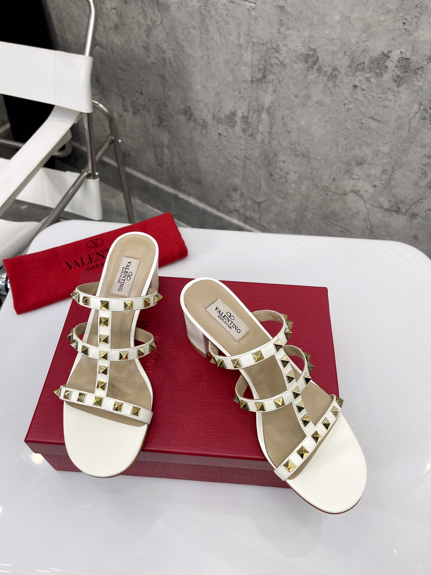 VALENTINO GARAVANI Rockstud WOMEN 5 - vstockx
