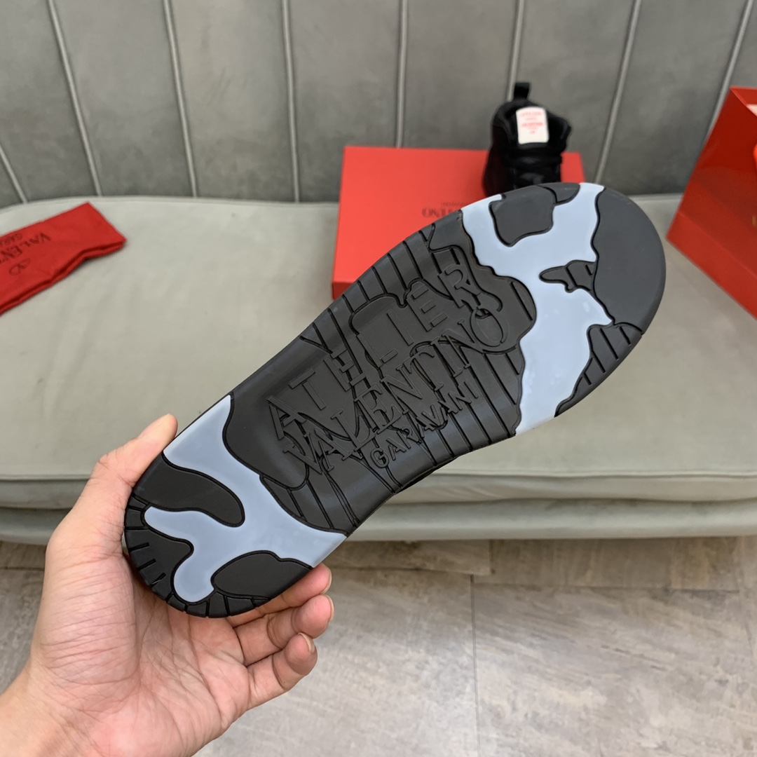 Valentino Garavani Atelier Shoes 07 Camouflage Edition Sneaker in Calfskin 1 - vstockx