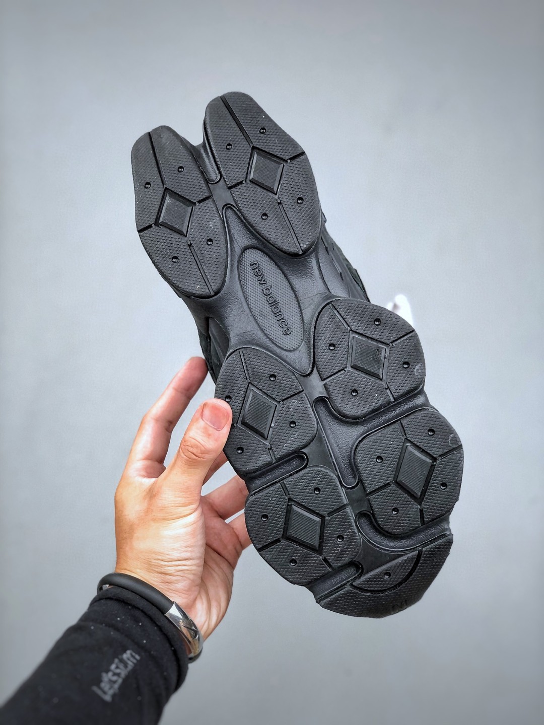 New Balance 9060 Triple Black - vstockx