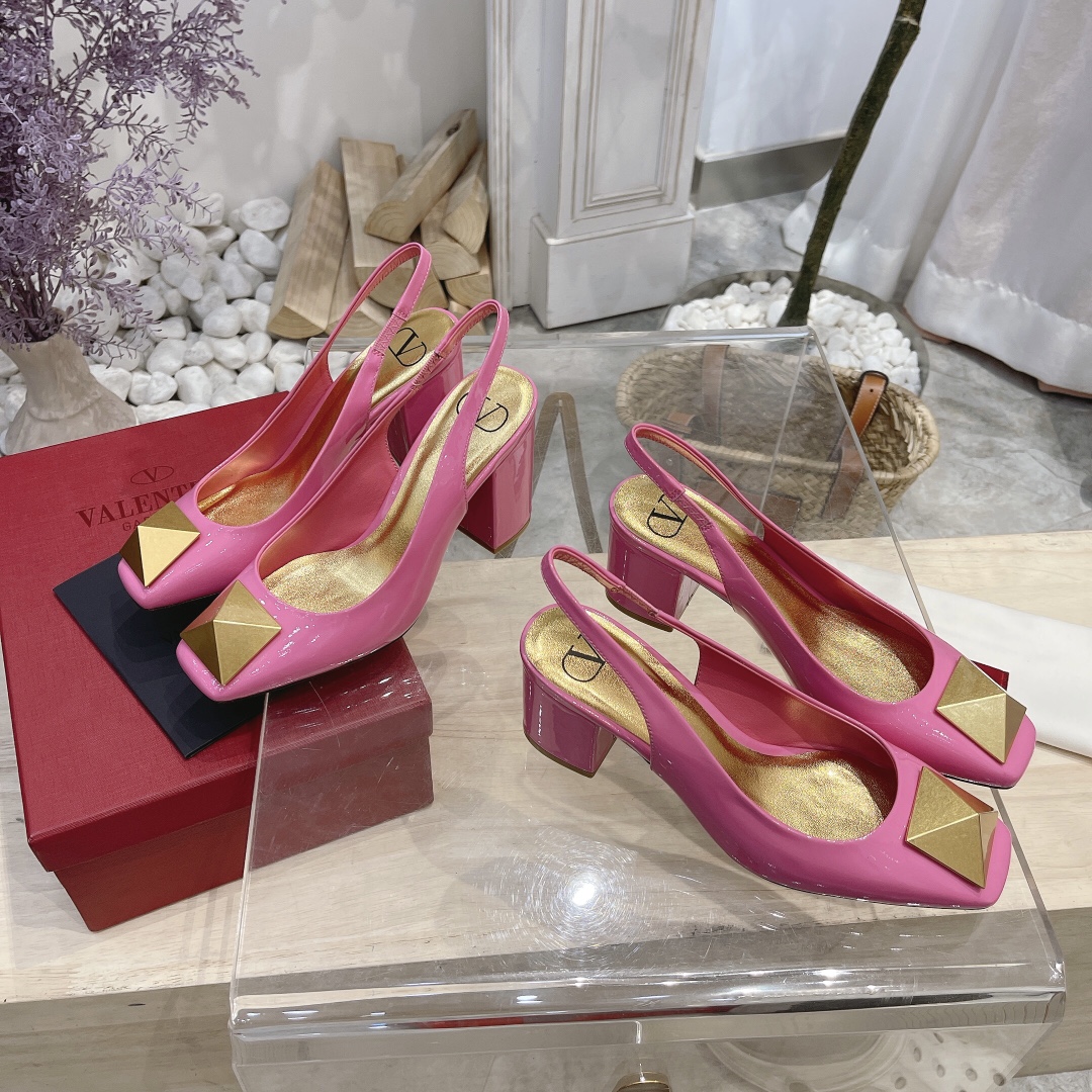 VALENTINO GARAVANI Roman Stud WOMEN 19 - vstockx