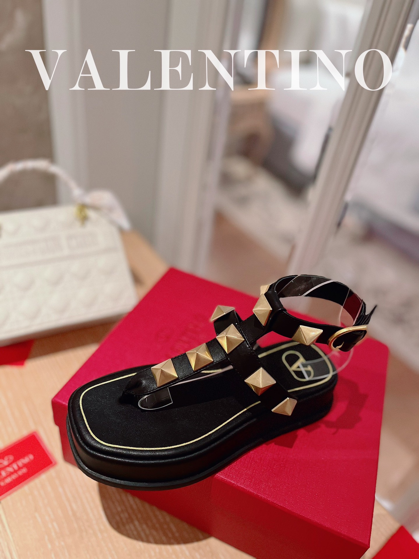 VALENTINO GARAVANI Roman Stud WOMEN 1 - vstockx