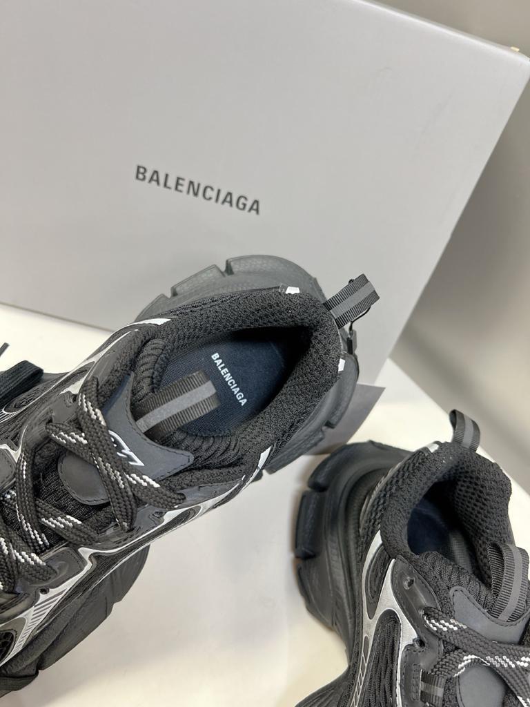 Balenciaga 3XL Black - vstockx
