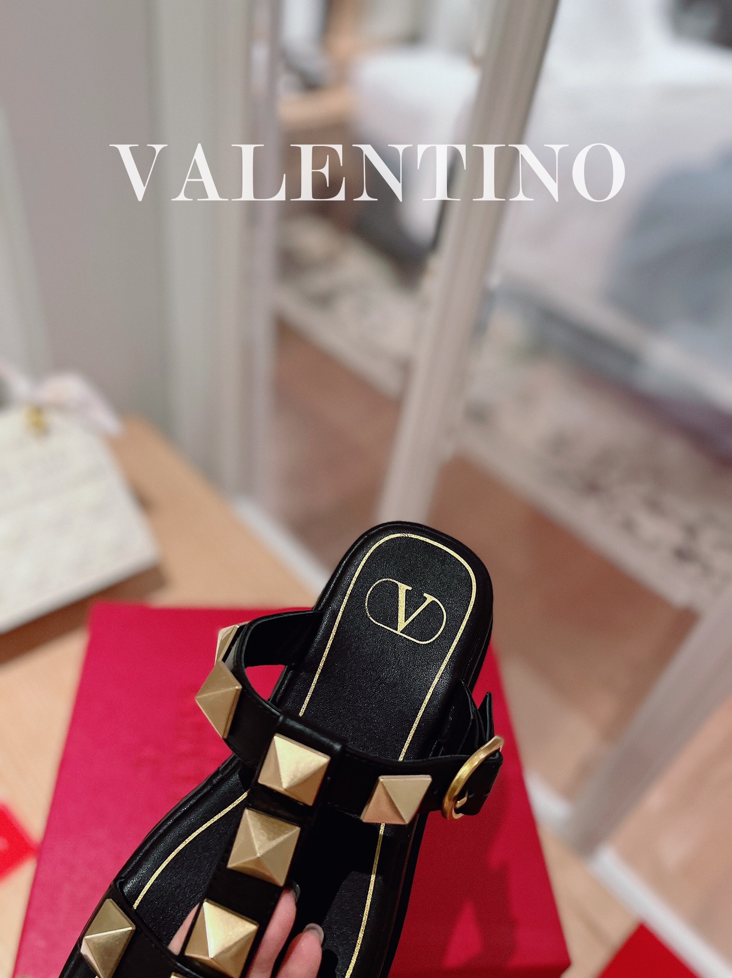 VALENTINO GARAVANI Roman Stud WOMEN 1 - vstockx
