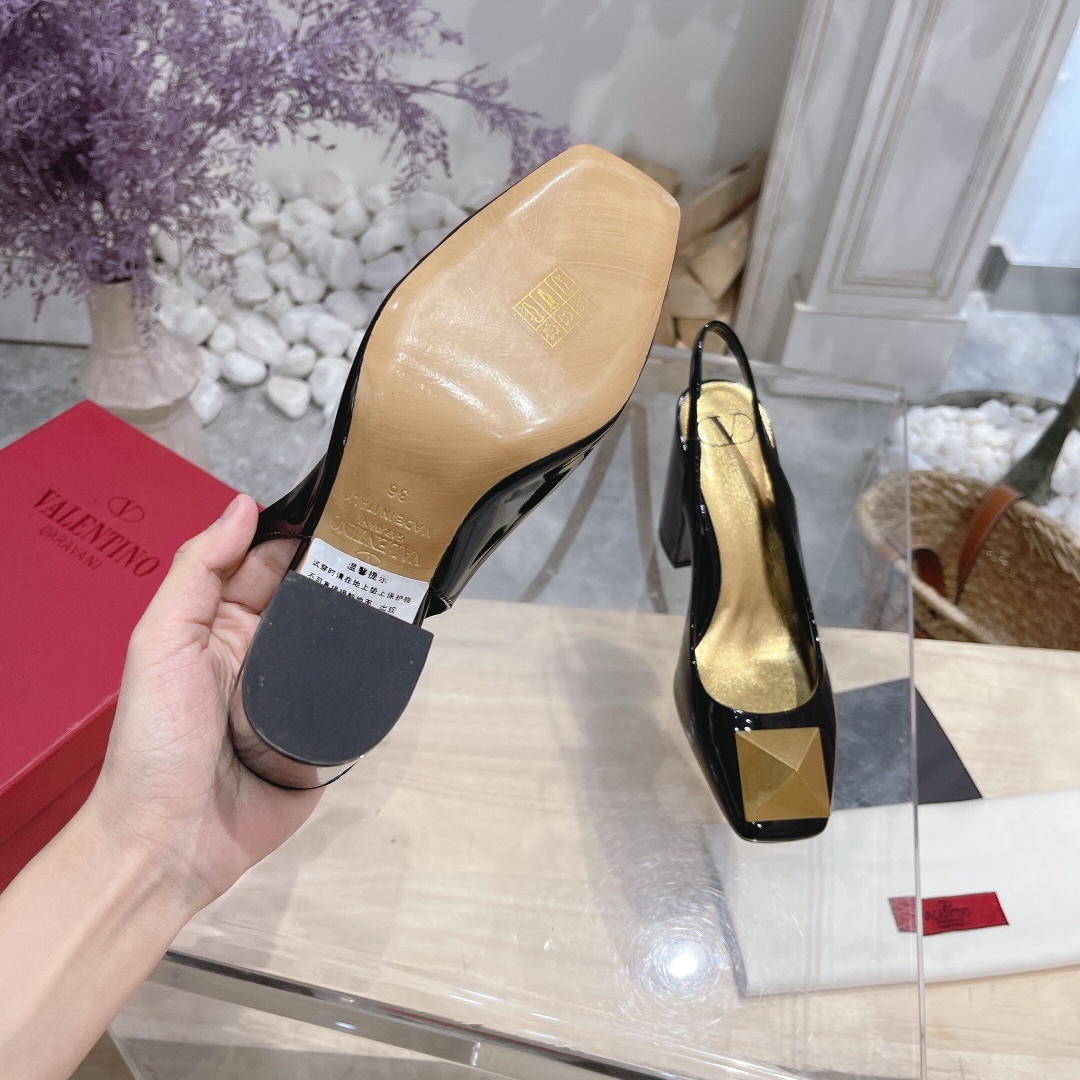 VALENTINO GARAVANI Roman Stud WOMEN 19 - vstockx