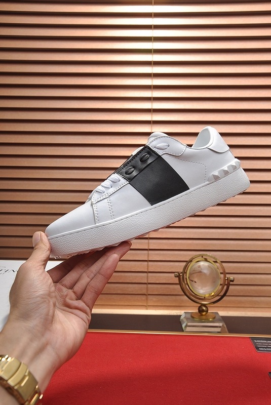 Valentino Garavani Rockstud Untitled calfskin sneaker 3 - vstockx