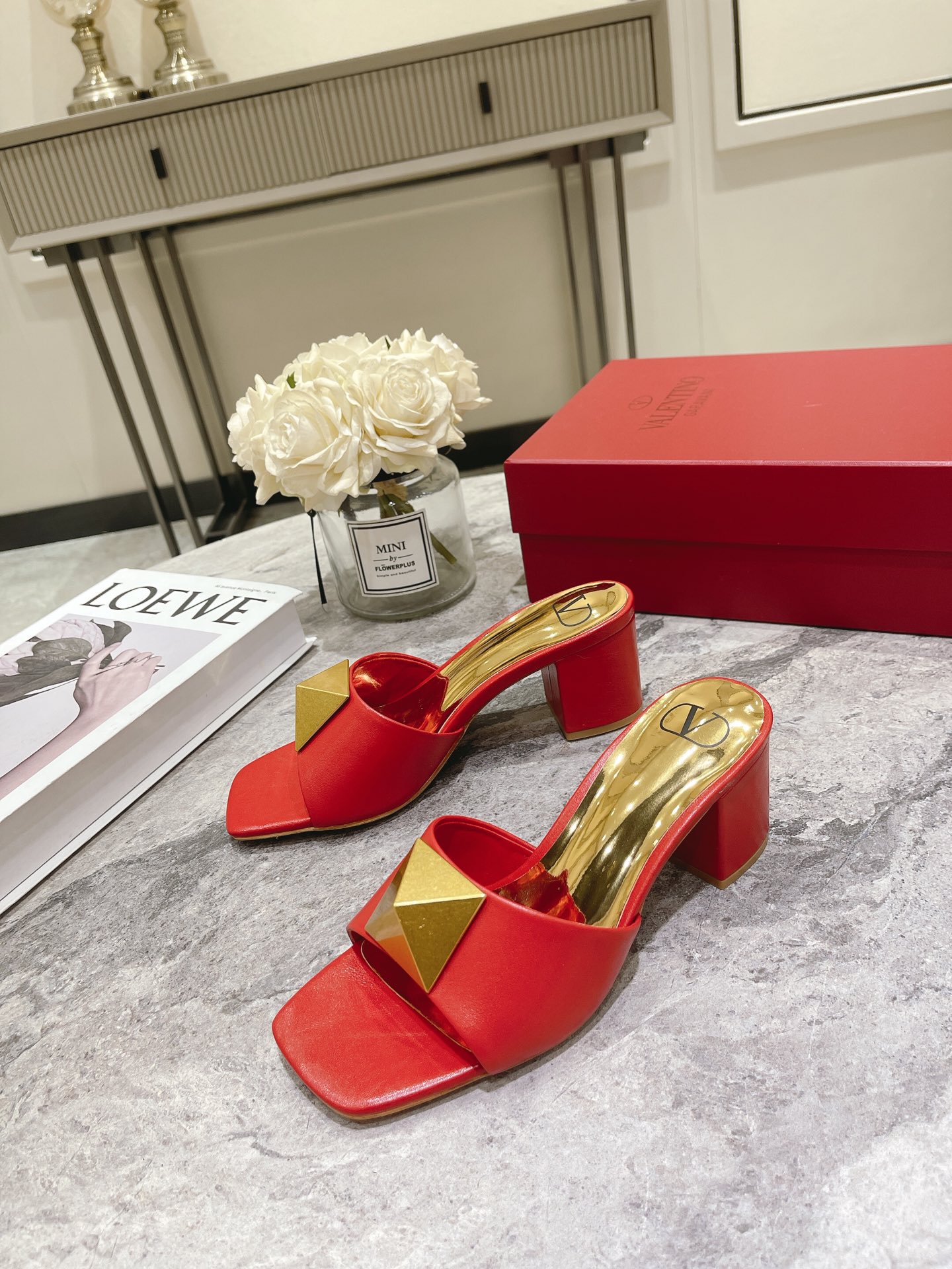 VALENTINO GARAVANI Roman Stud WOMEN 6 - vstockx