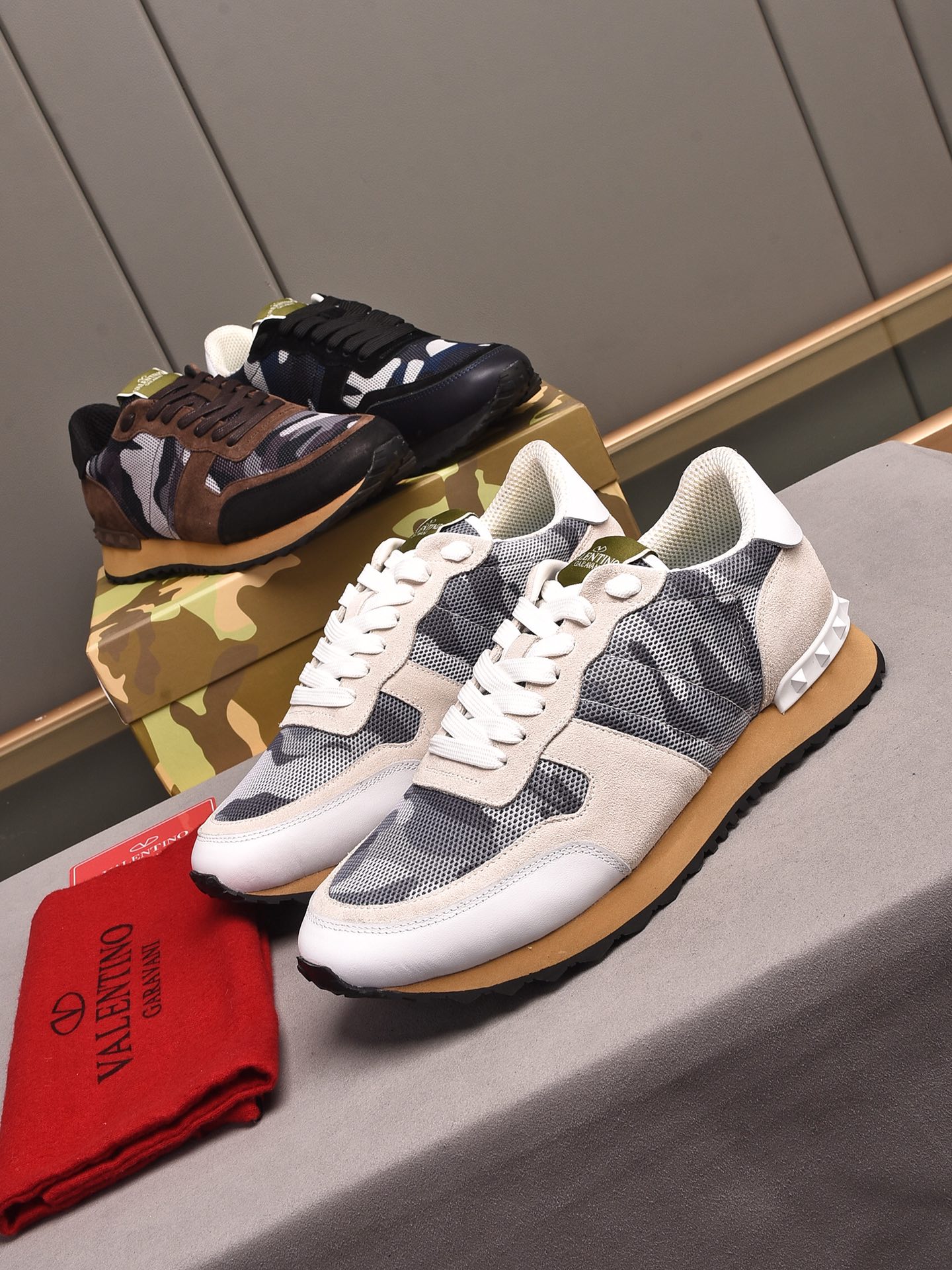 Valentino Garavani Rockrunner camouflage-print sneakers 9 - vstockx