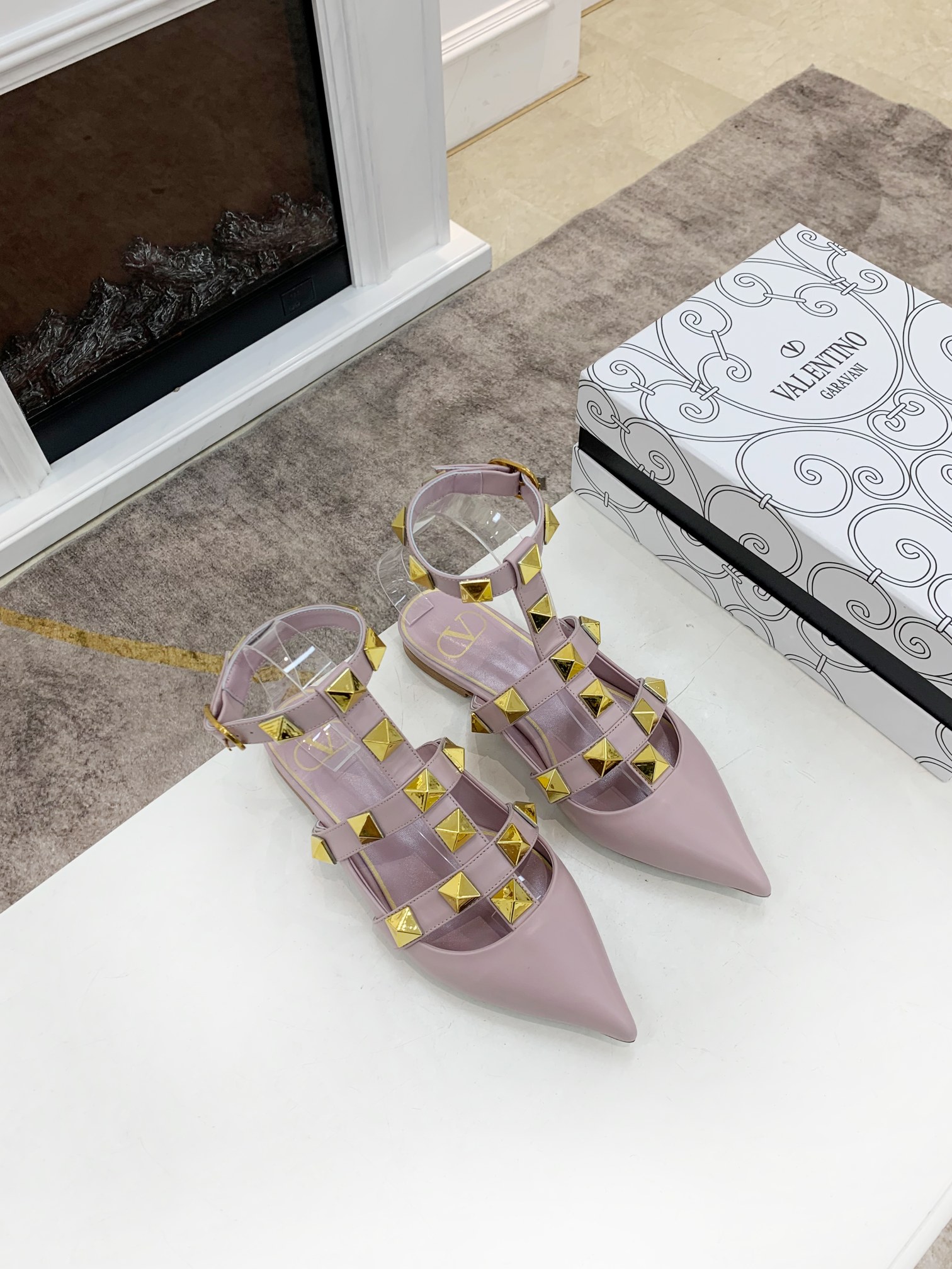 VALENTINO GARAVANI Roman Stud WOMEN 33 - vstockx