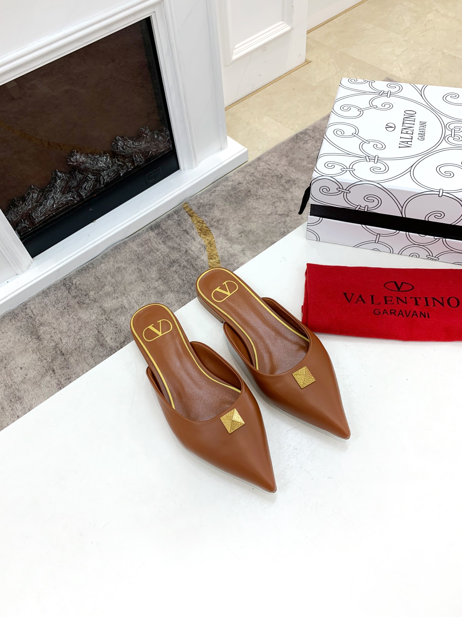 Valentino Garavani Flat sandals Women 15 - vstockx