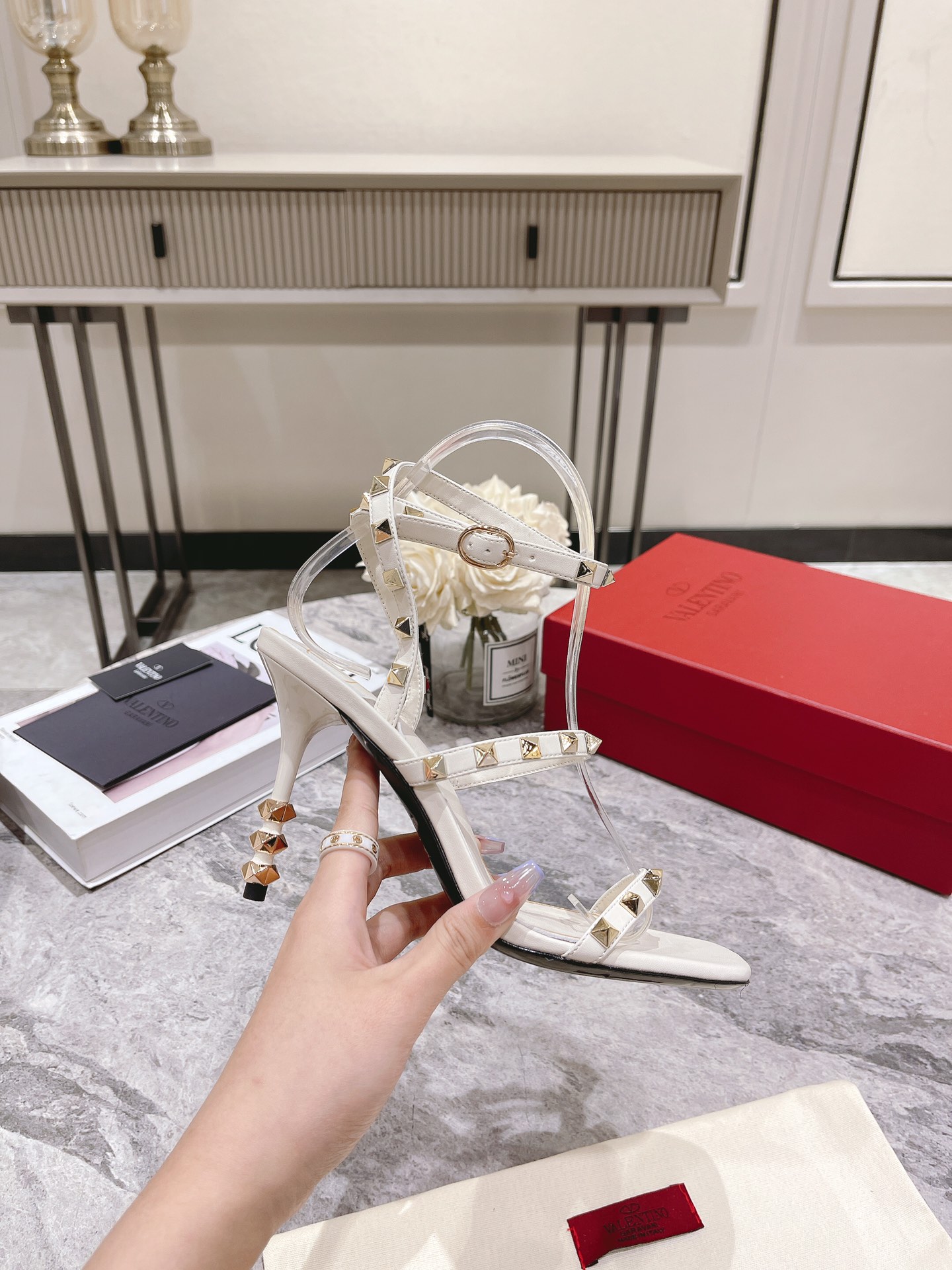 VALENTINO GARAVANI Rockstud WOMEN 2 - vstockx