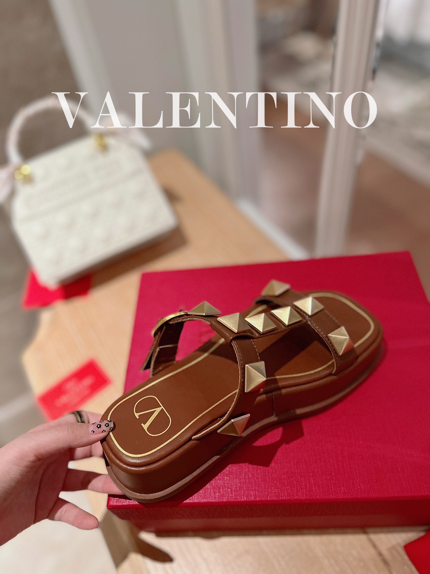 VALENTINO GARAVANI Roman Stud WOMEN 1 - vstockx