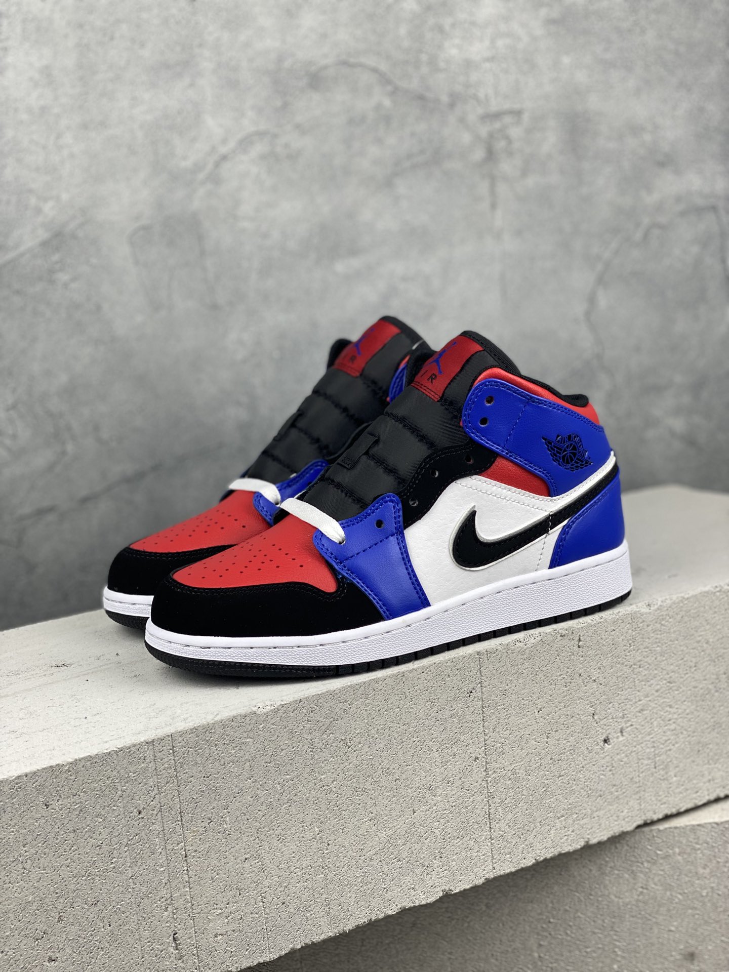 Jordan 1 Mid Top 3 - vstockx
