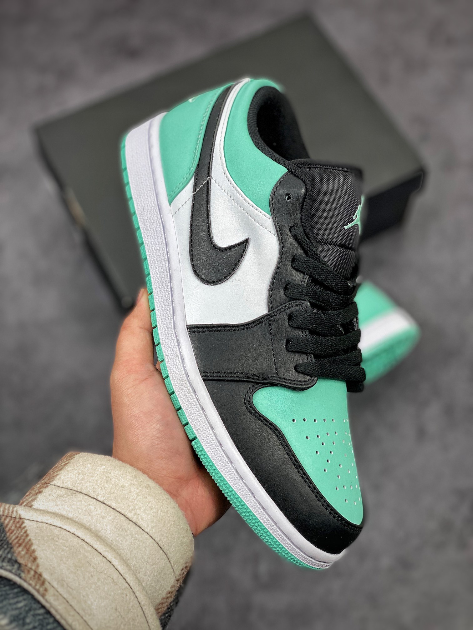 Jordan 1 Low Emerald Toe - vstockx