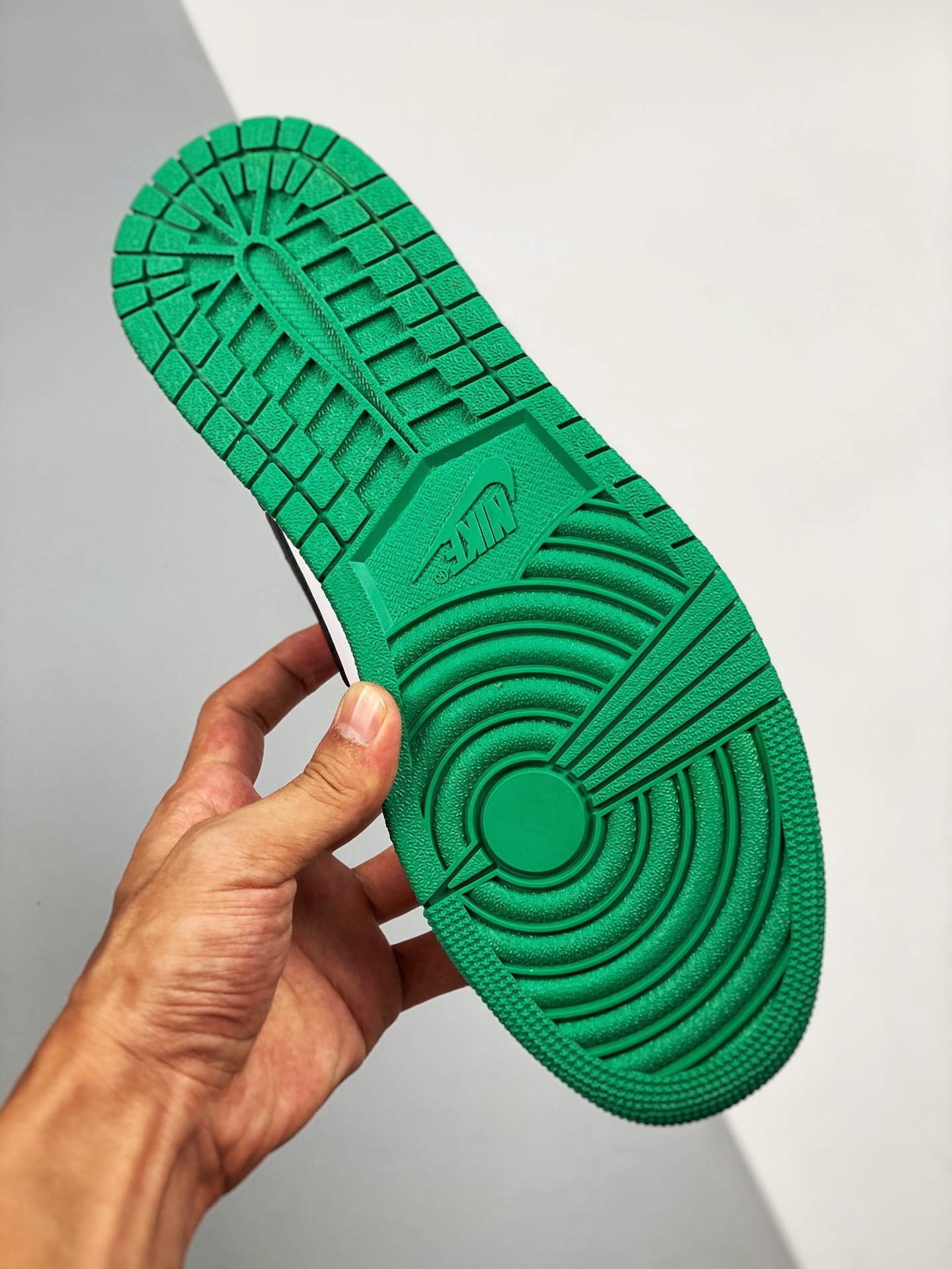 Jordan 1 Low White Lucky Green Black - vstockx
