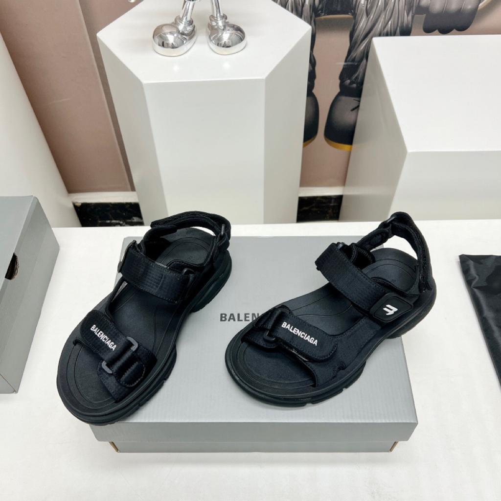 Balenciaga Tourist logo Velcro sandals - vstockx