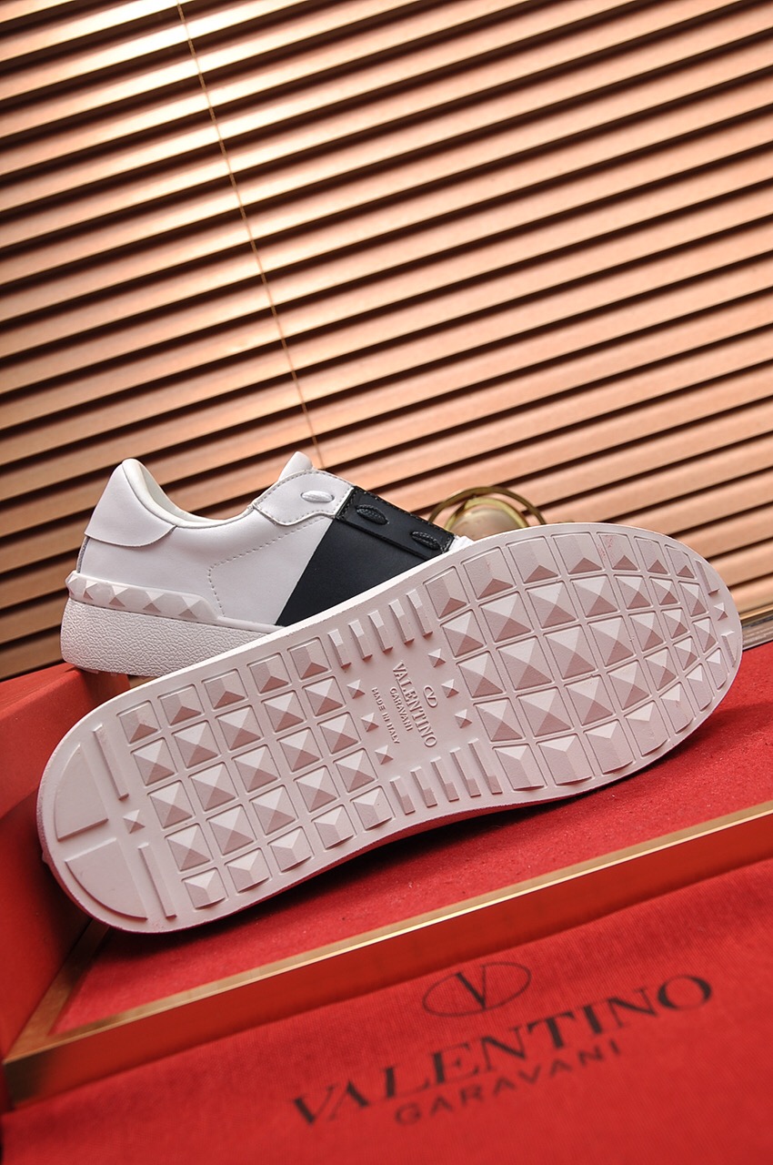 Valentino Garavani Rockstud Untitled calfskin sneaker 26 - vstockx