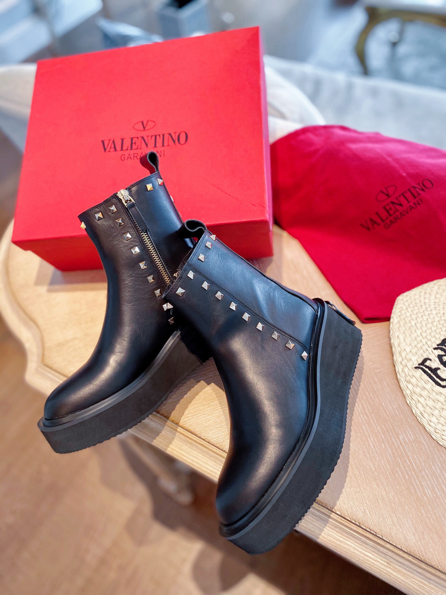 VALENTINO GARAVANI Roman Stud WOMEN 23 - vstockx