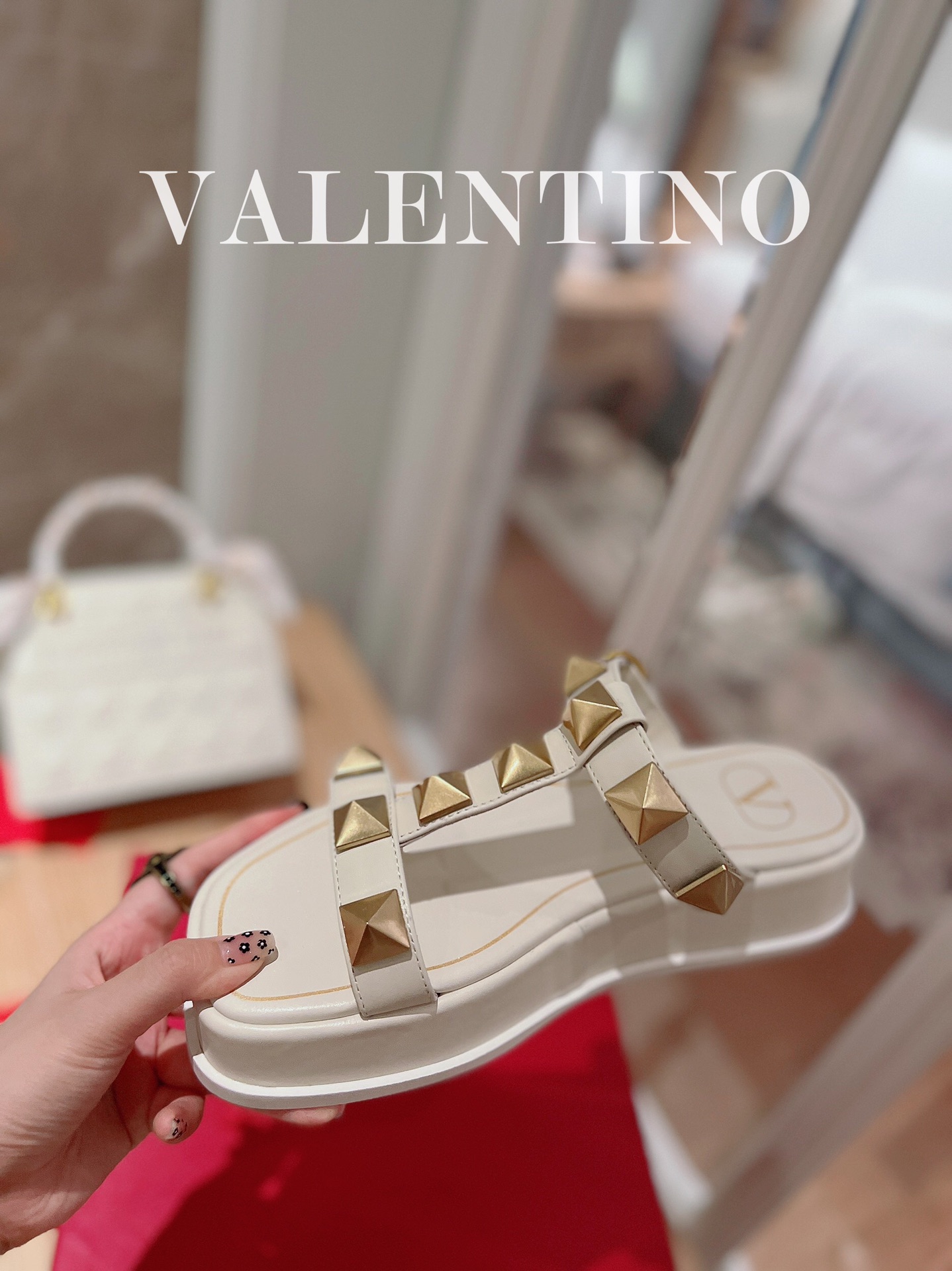 VALENTINO GARAVANI Roman Stud WOMEN 1 - vstockx