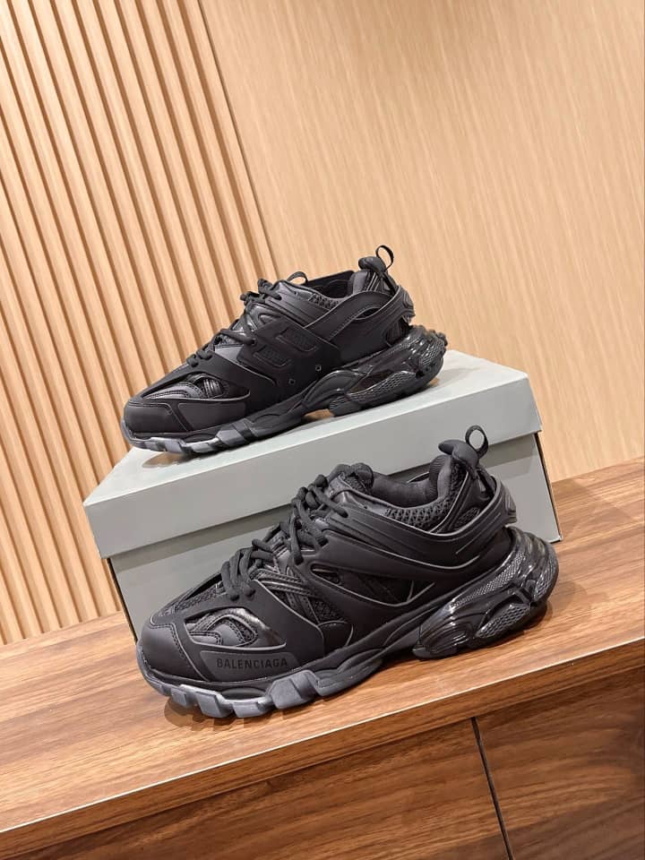 Balenciaga Track Clear Sole Black - vstockx