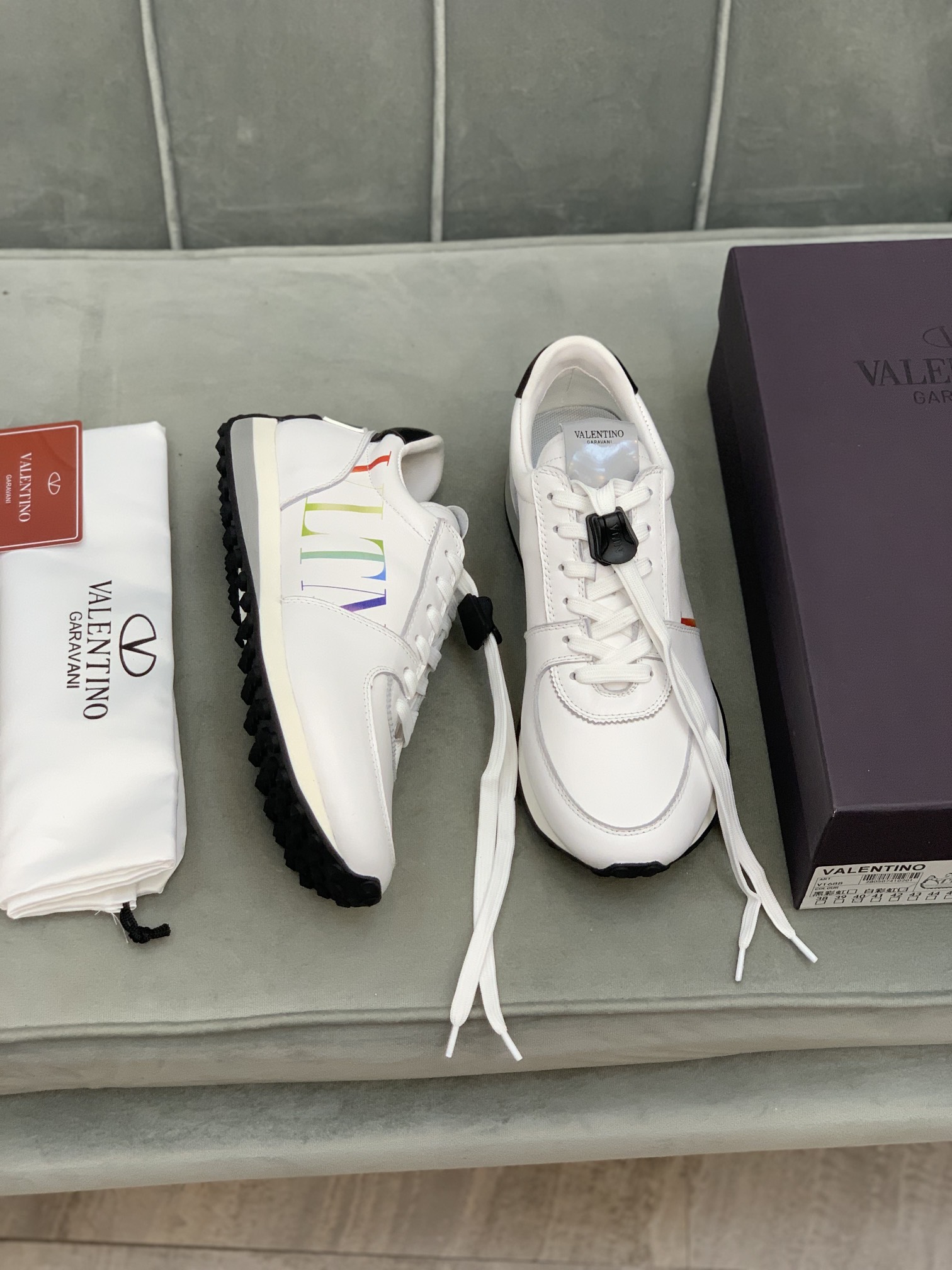 Valentino Garavani Low-top sneakers 5 - vstockx