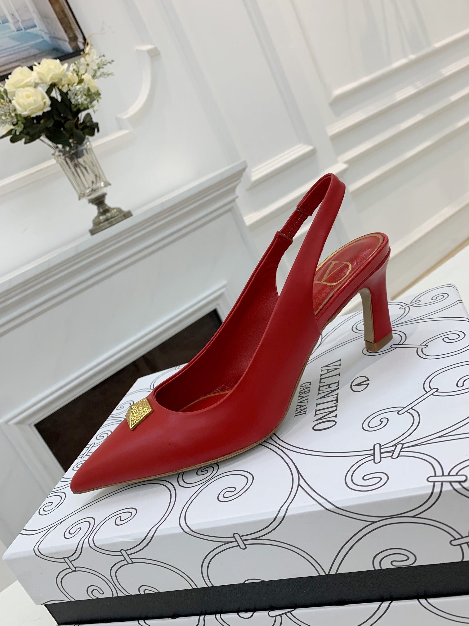 VALENTINO GARAVANI Rockstud WOMEN 37 - vstockx