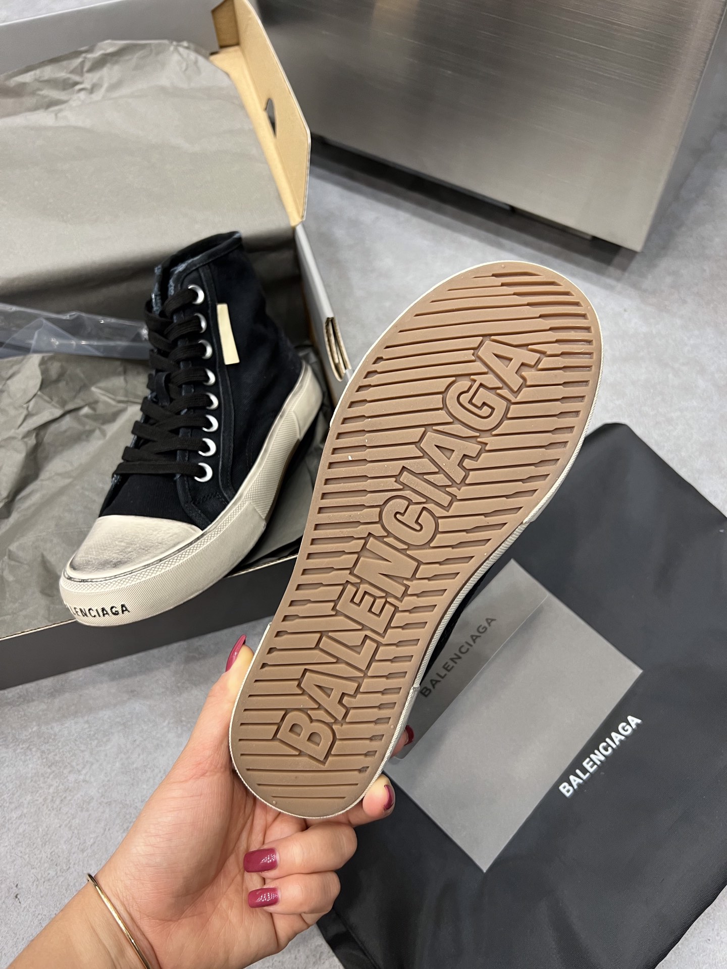 Balenciaga Paris Sneaker 4 - vstockx