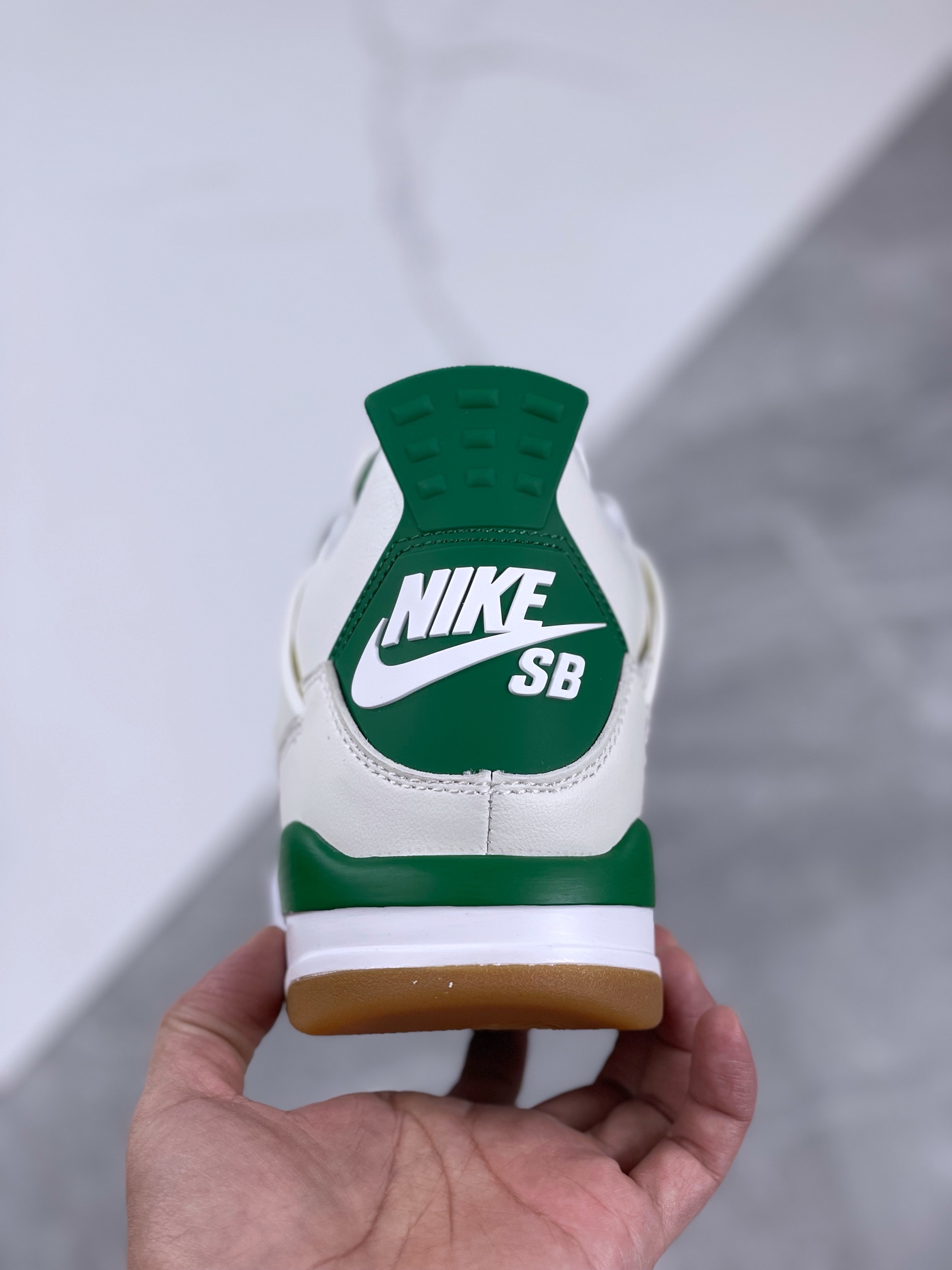 Jordan 4 Retro SB Pine Green - vstockx